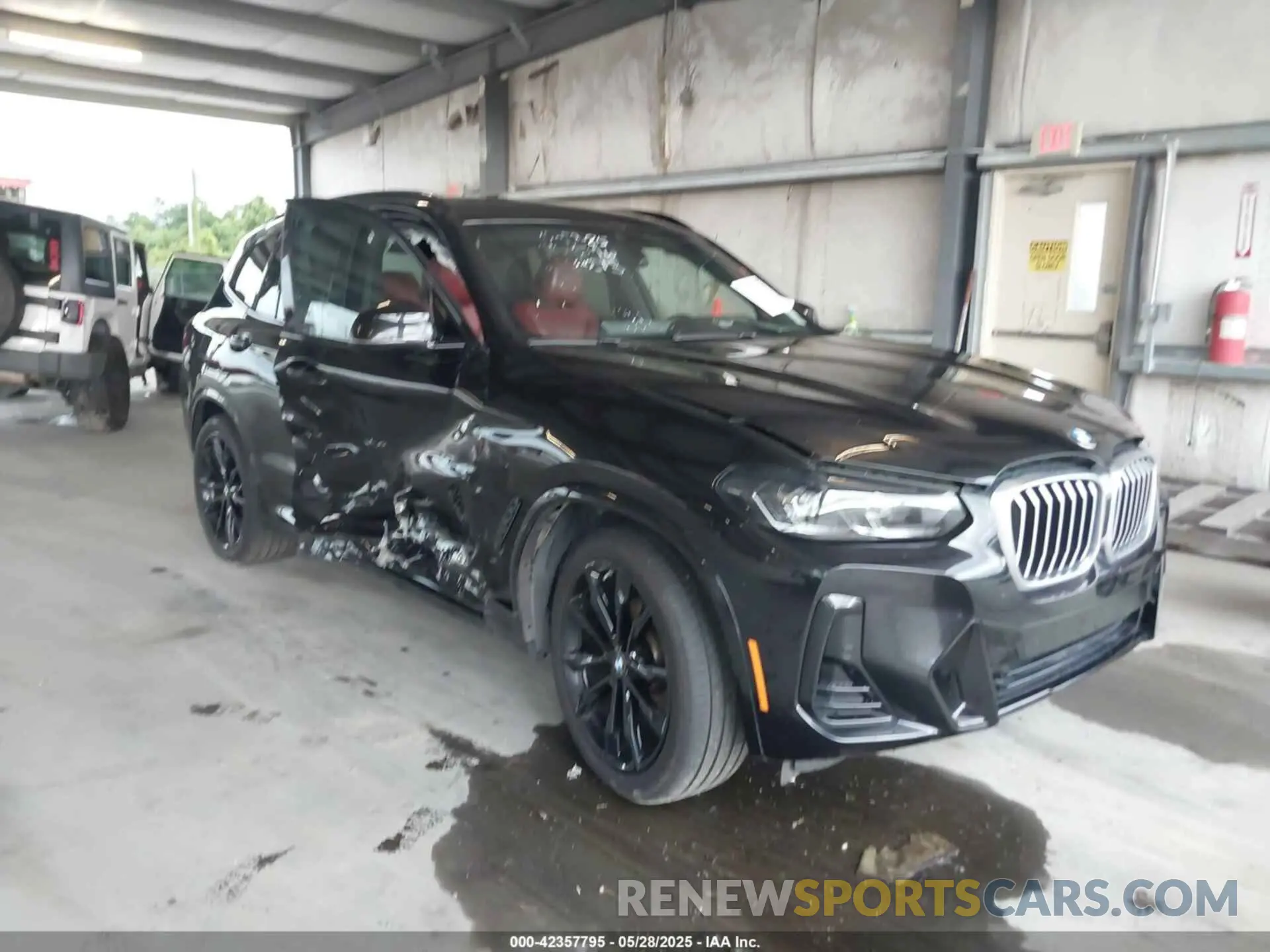 1 Photograph of a damaged car 5UX43DP07N9J98213 BMW X3 2022