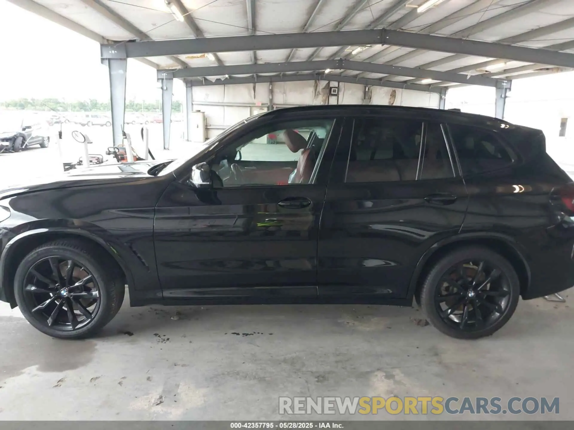 14 Photograph of a damaged car 5UX43DP07N9J98213 BMW X3 2022