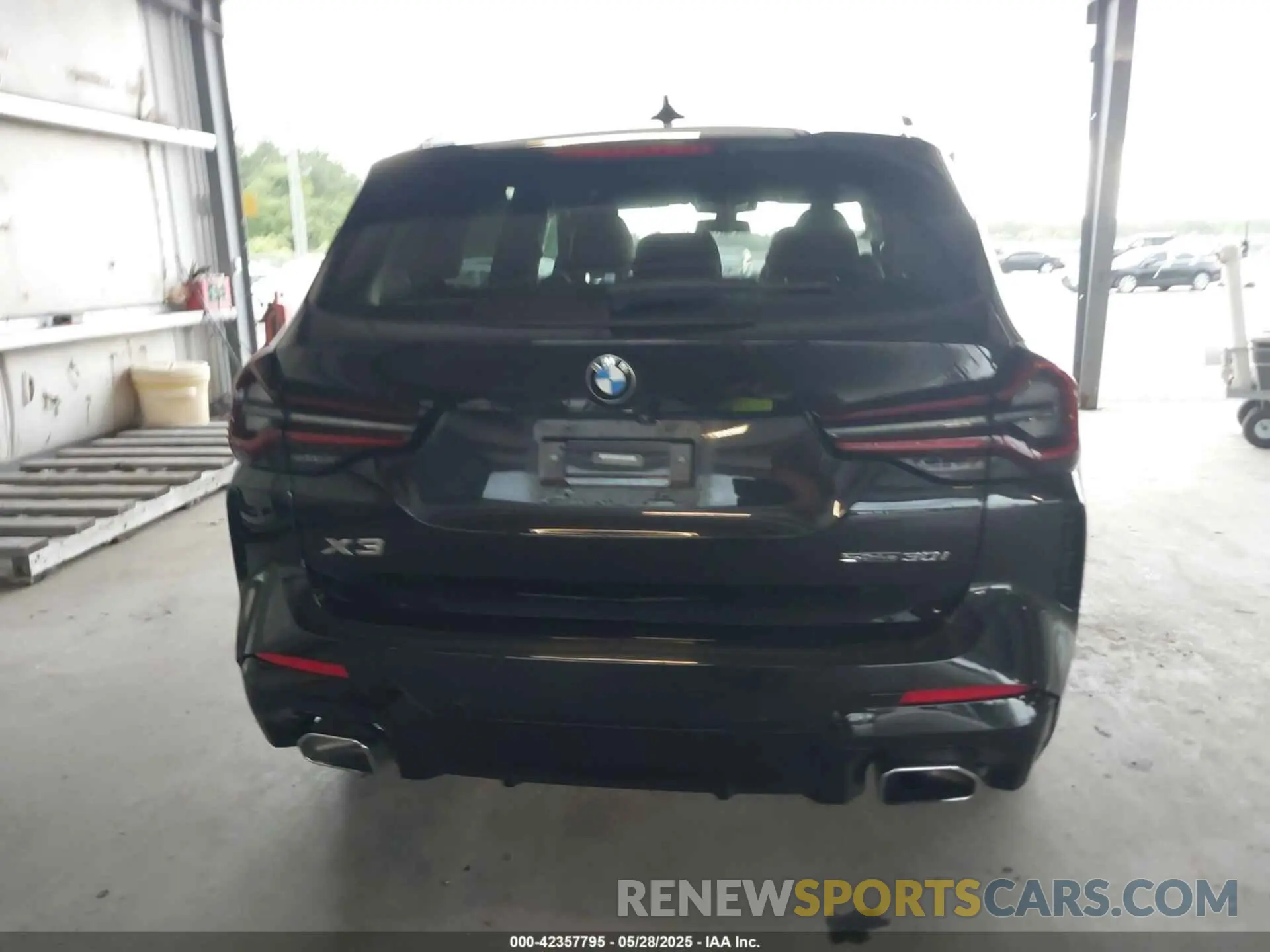 16 Photograph of a damaged car 5UX43DP07N9J98213 BMW X3 2022