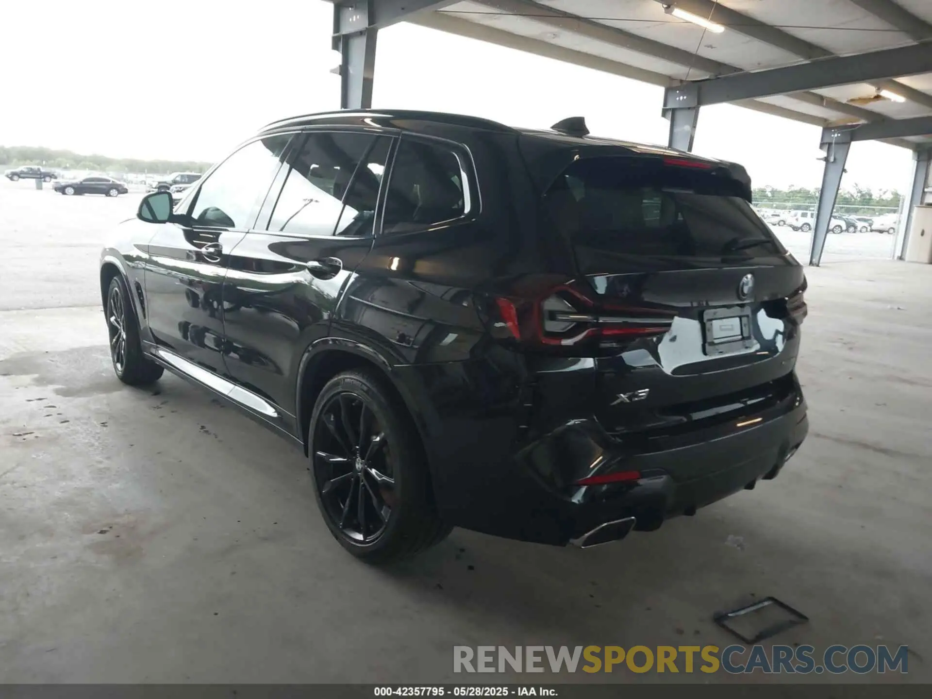 3 Photograph of a damaged car 5UX43DP07N9J98213 BMW X3 2022