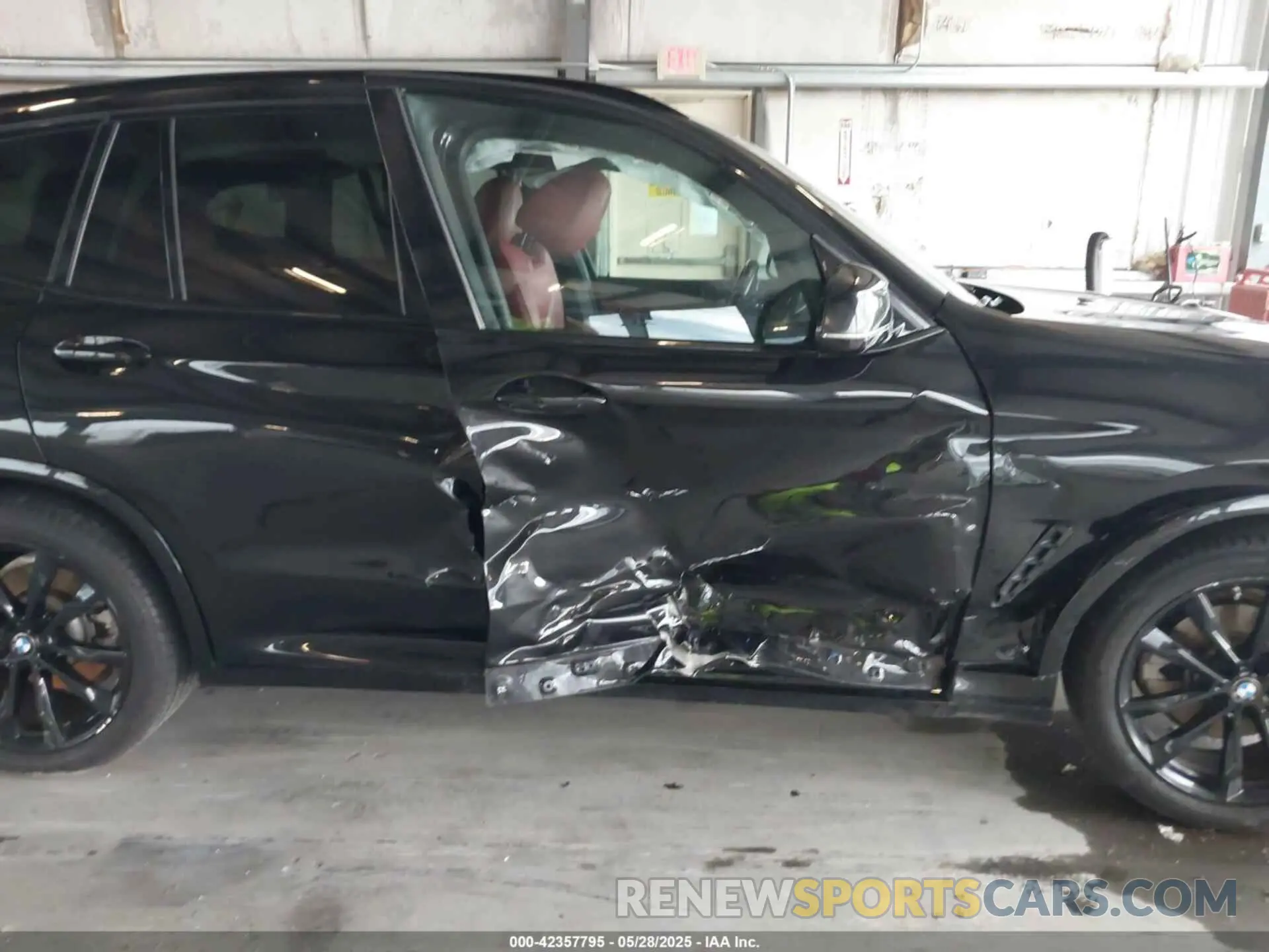 6 Photograph of a damaged car 5UX43DP07N9J98213 BMW X3 2022