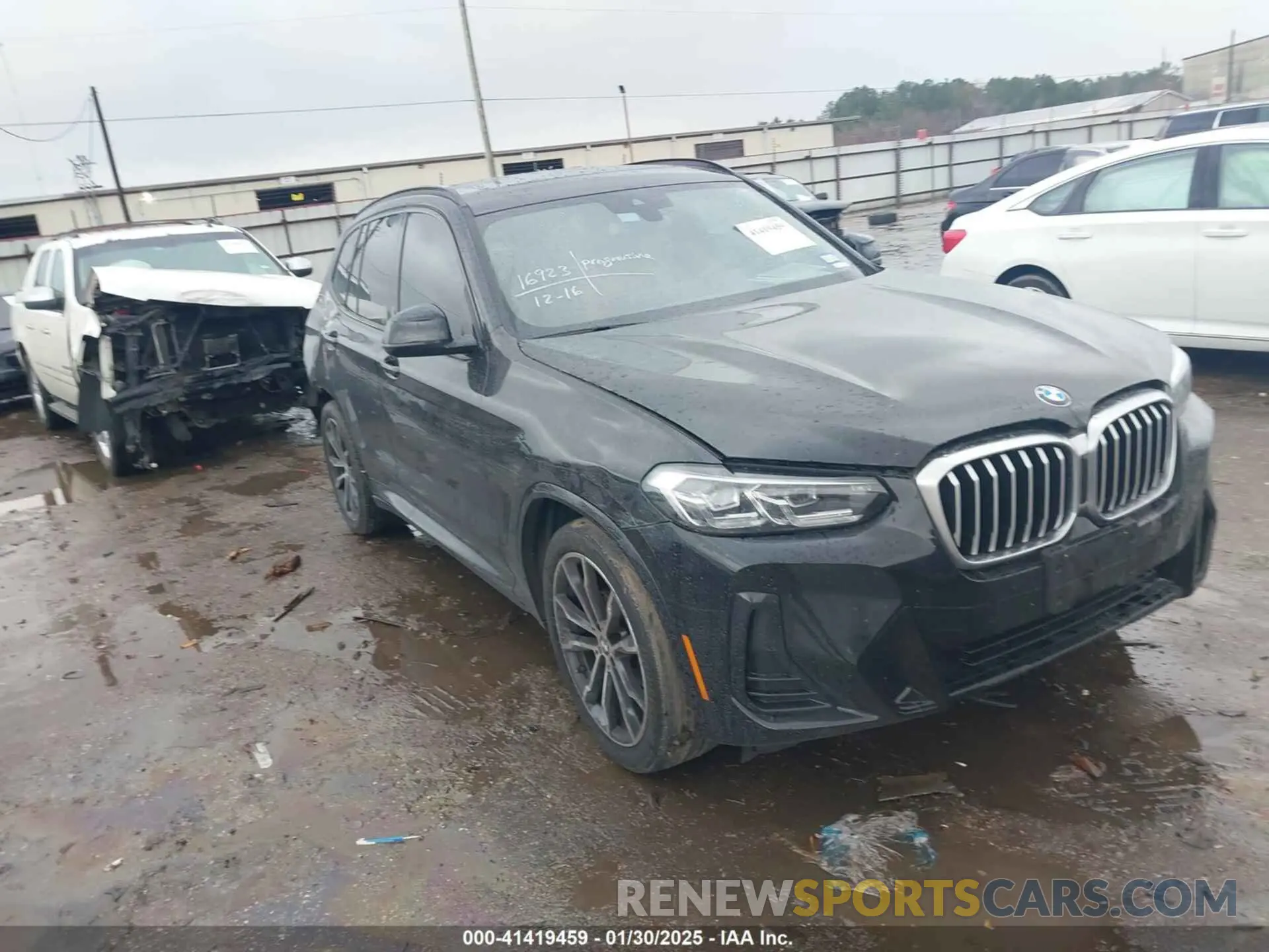 1 Photograph of a damaged car 5UX43DP07N9M46329 BMW X3 2022