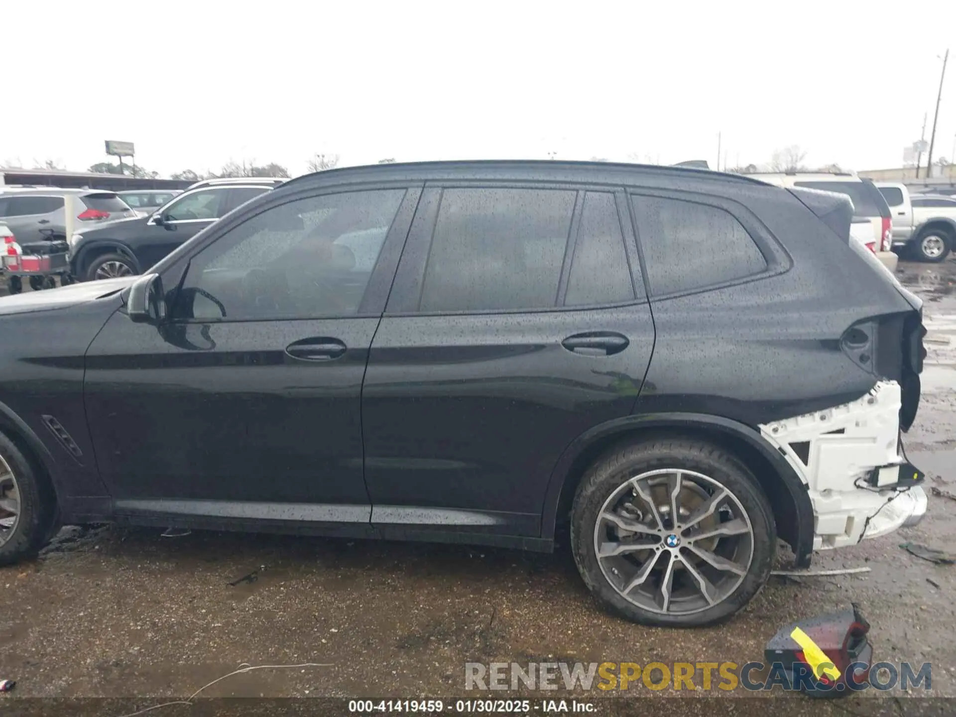 14 Photograph of a damaged car 5UX43DP07N9M46329 BMW X3 2022