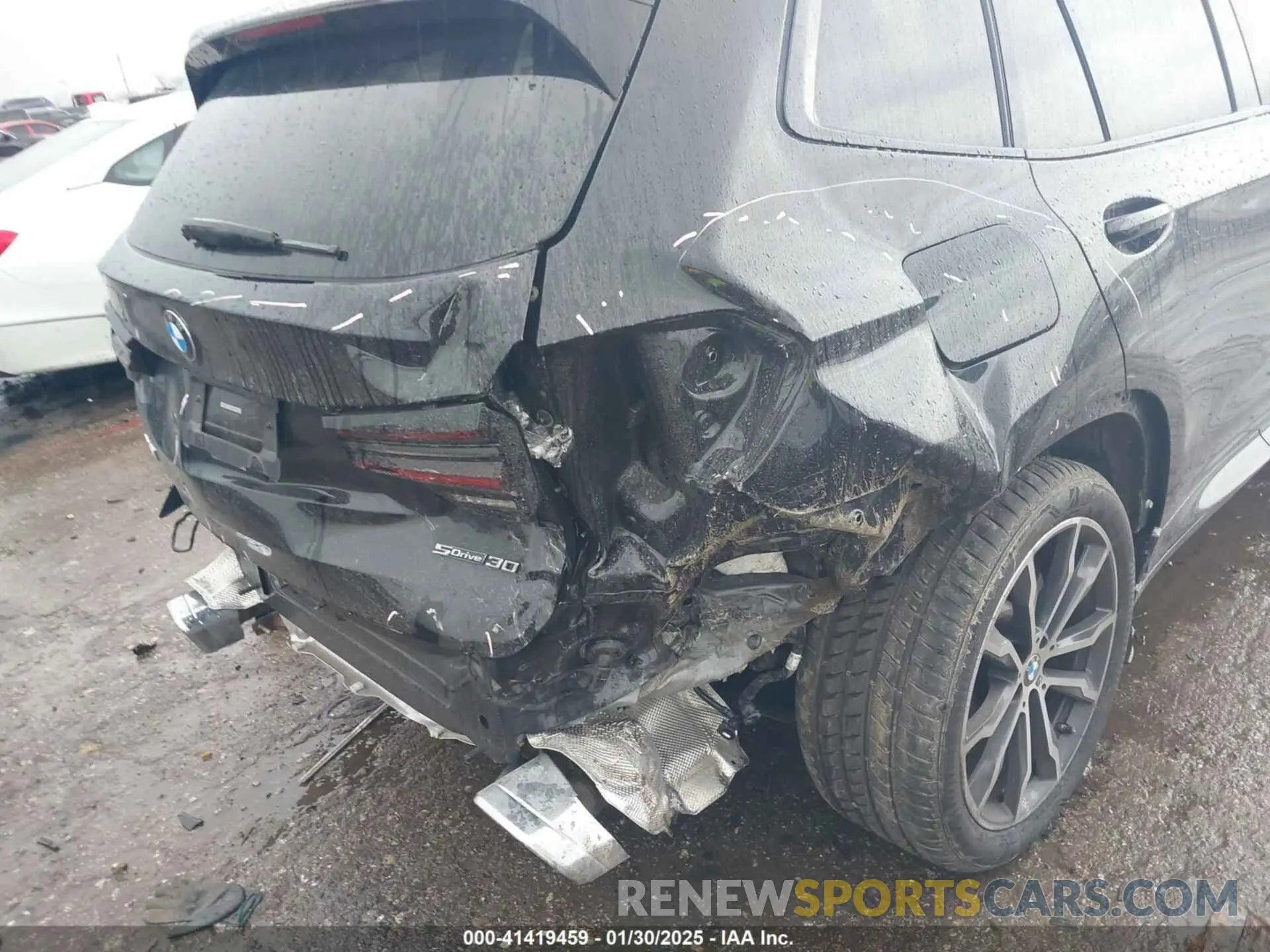 17 Photograph of a damaged car 5UX43DP07N9M46329 BMW X3 2022