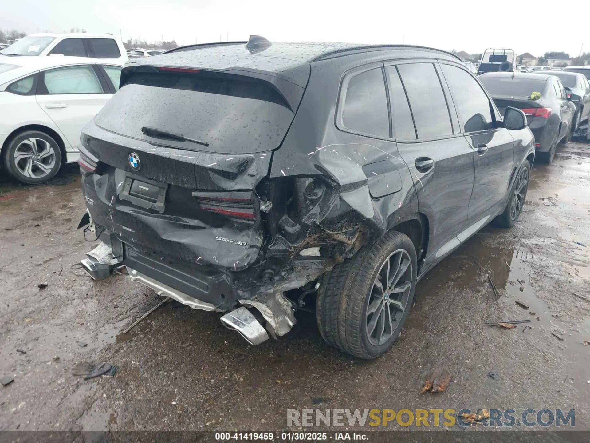 4 Photograph of a damaged car 5UX43DP07N9M46329 BMW X3 2022