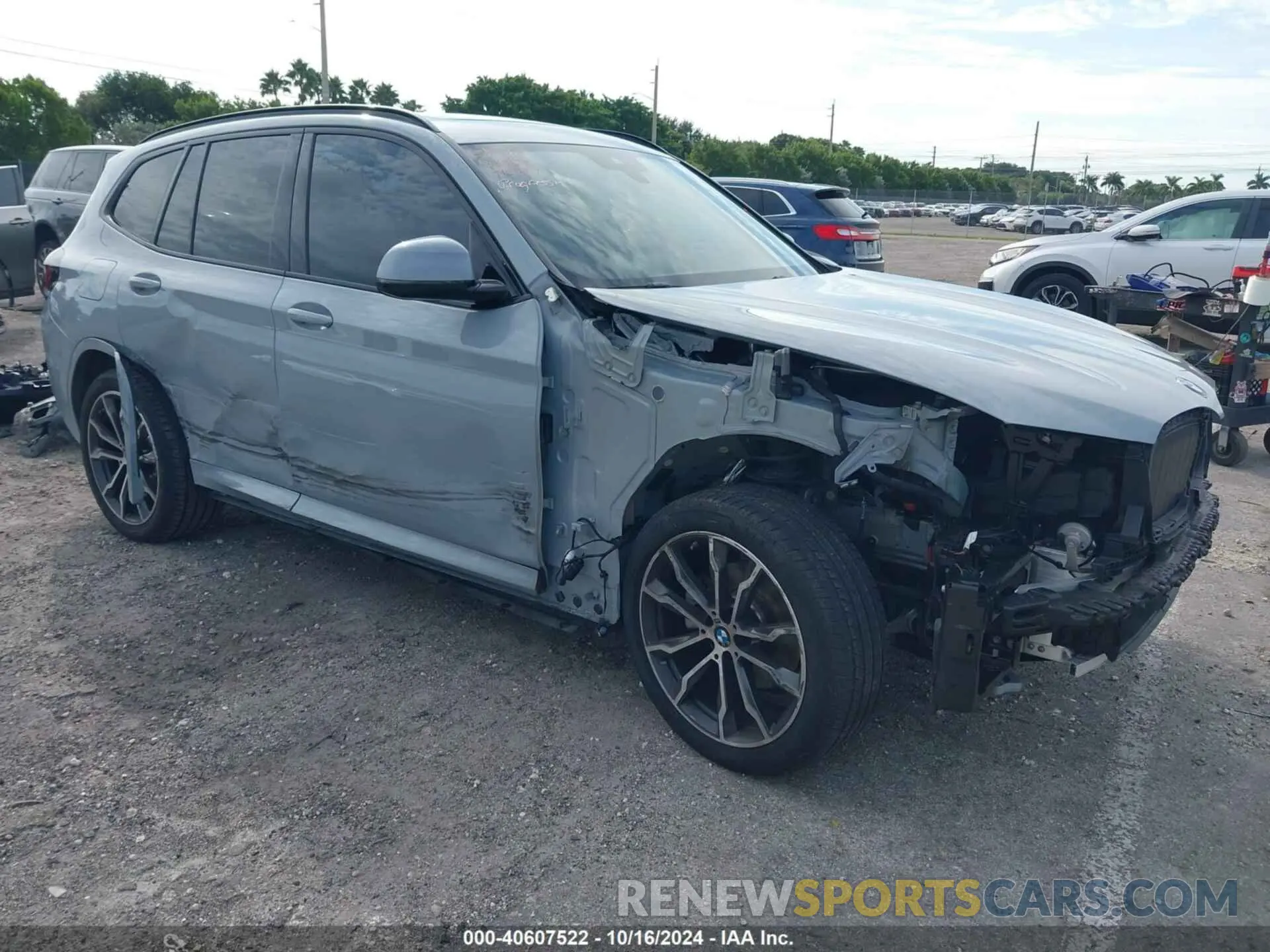 1 Photograph of a damaged car 5UX43DP08N9M11752 BMW X3 2022