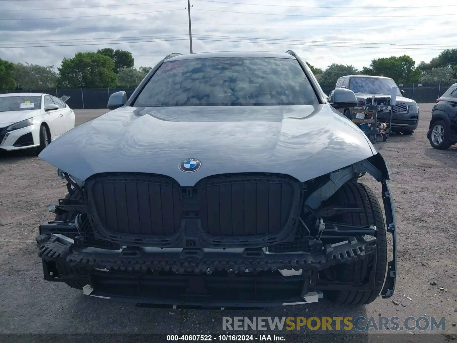 13 Photograph of a damaged car 5UX43DP08N9M11752 BMW X3 2022