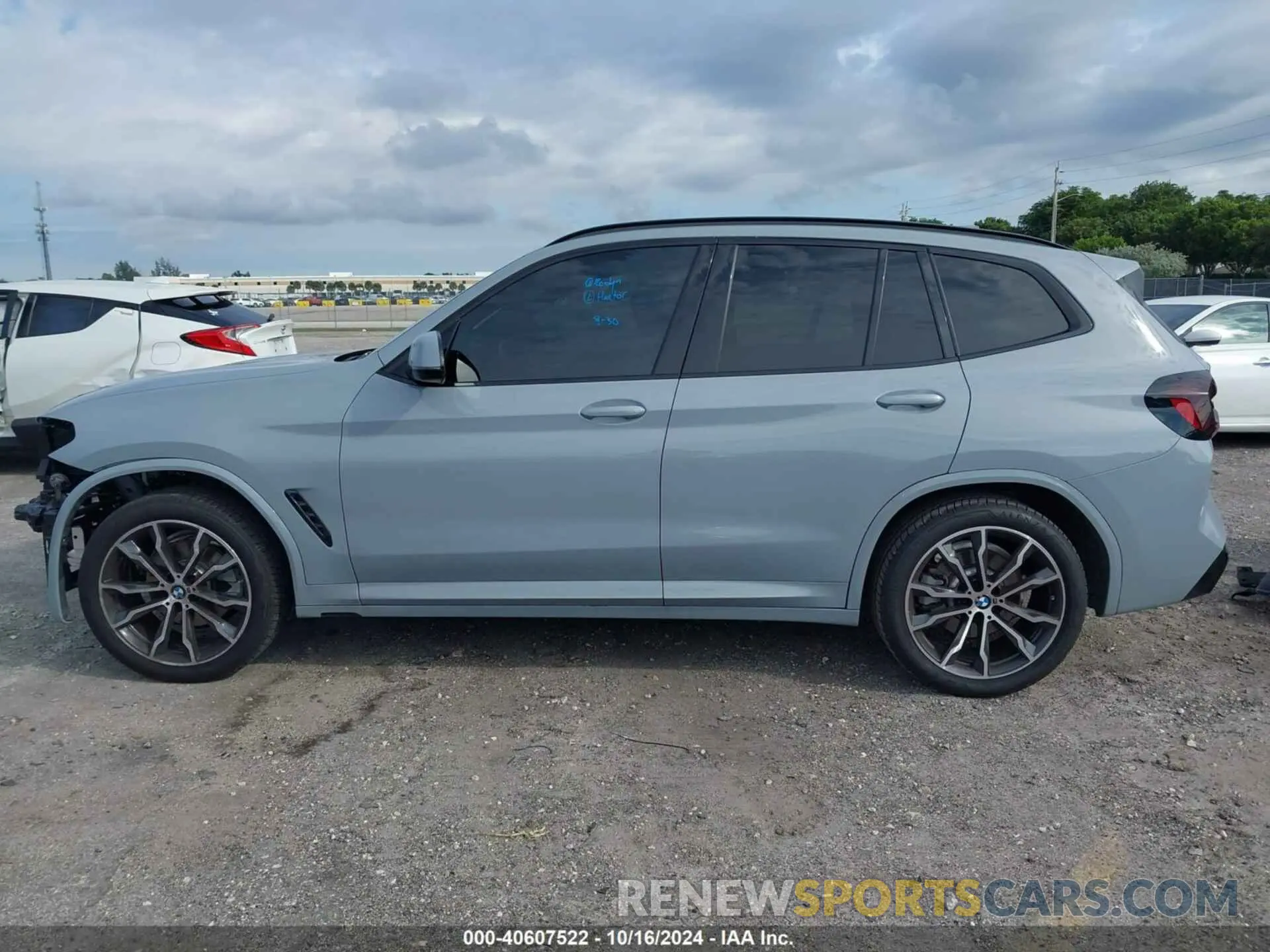 15 Photograph of a damaged car 5UX43DP08N9M11752 BMW X3 2022