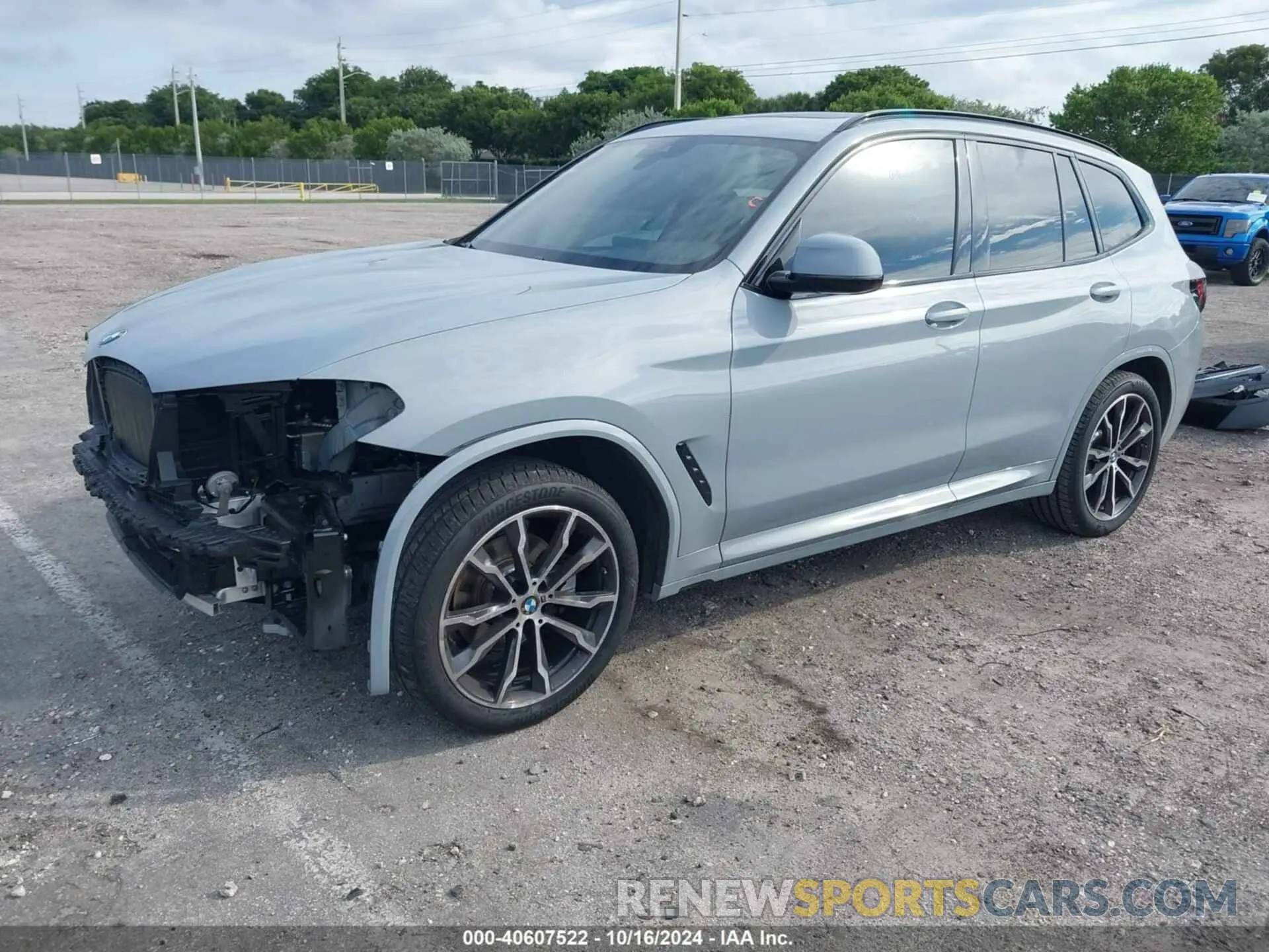 2 Photograph of a damaged car 5UX43DP08N9M11752 BMW X3 2022