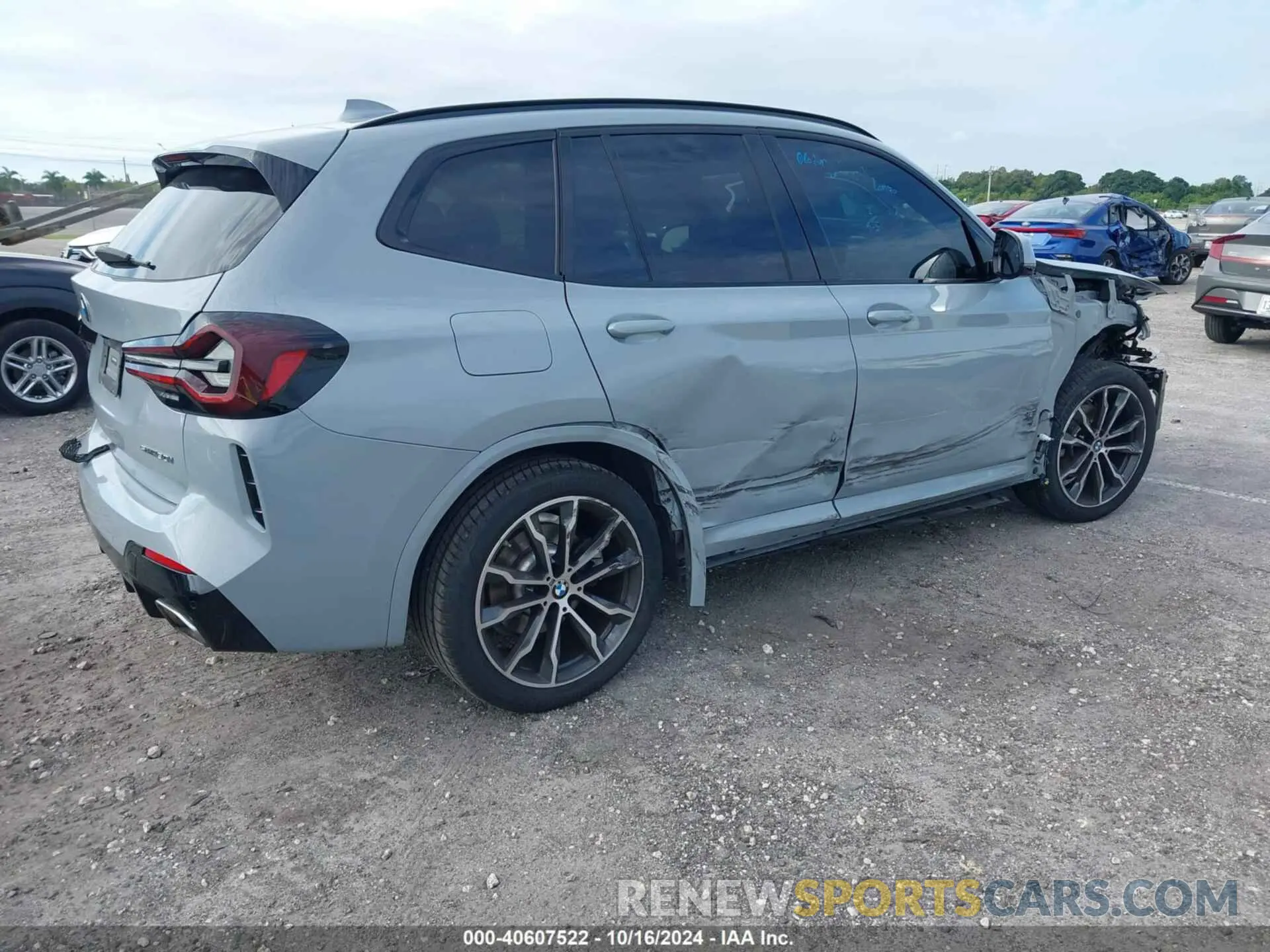 4 Photograph of a damaged car 5UX43DP08N9M11752 BMW X3 2022