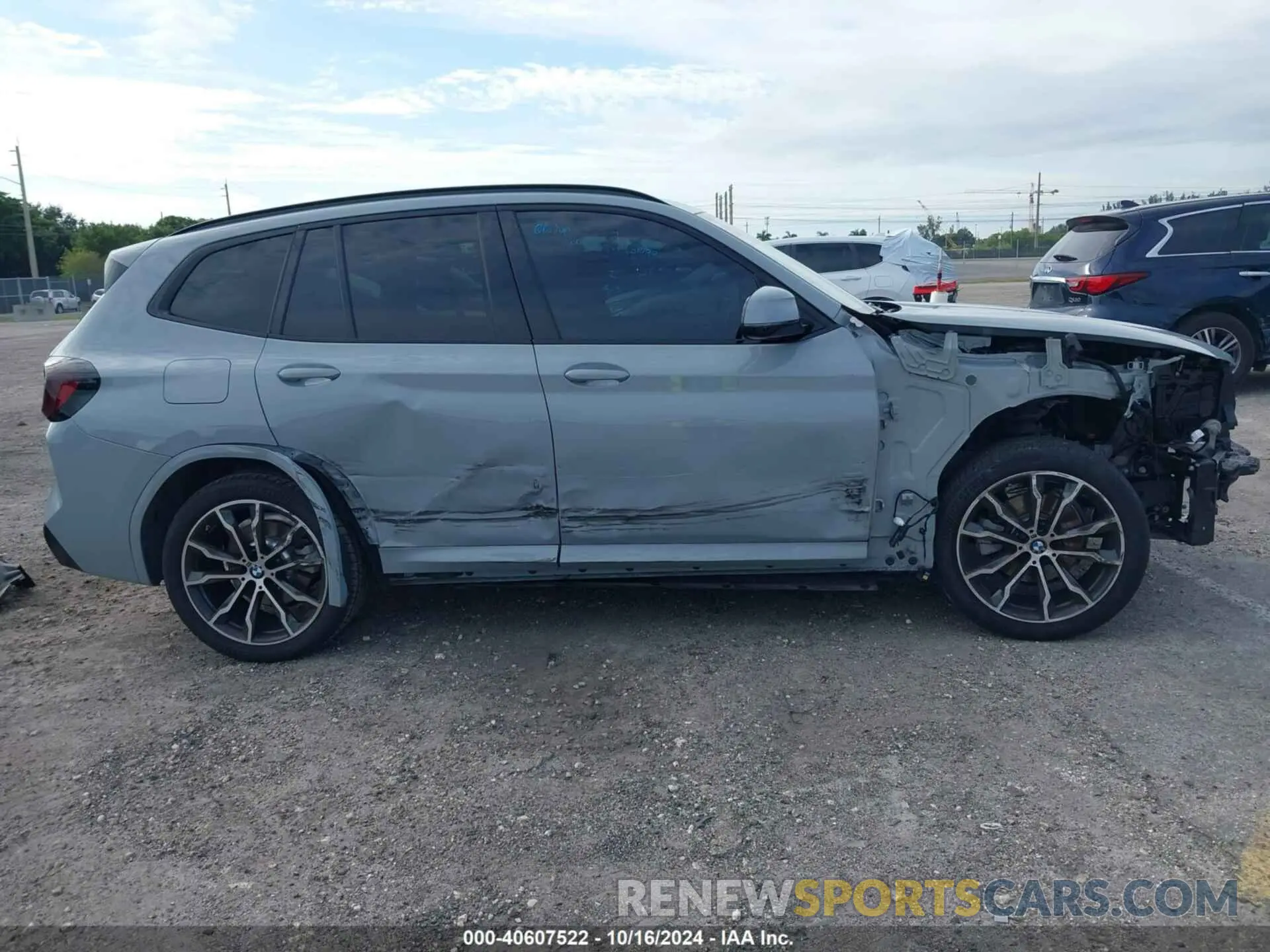 6 Photograph of a damaged car 5UX43DP08N9M11752 BMW X3 2022