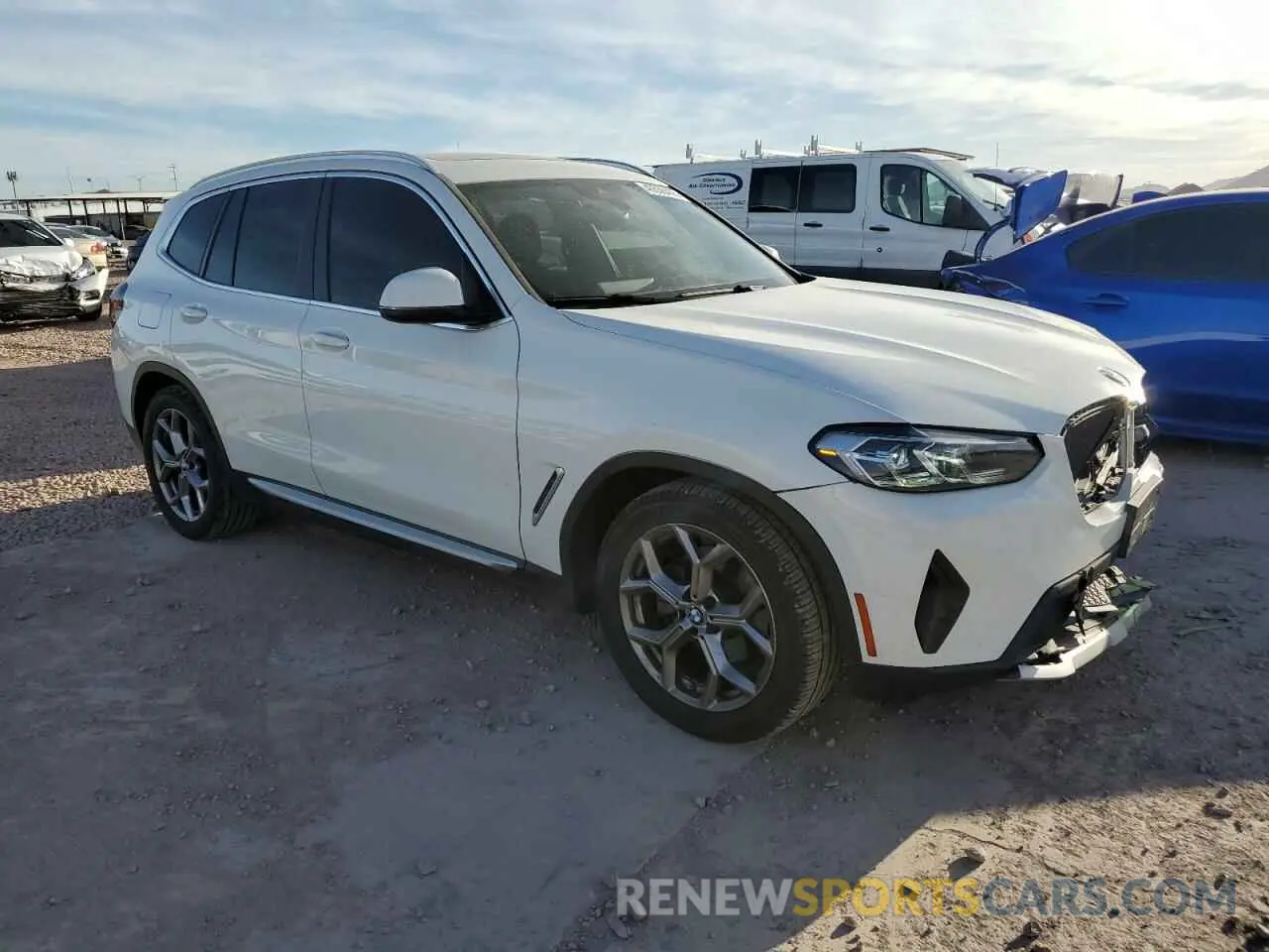 4 Photograph of a damaged car 5UX43DP09N9J15297 BMW X3 2022