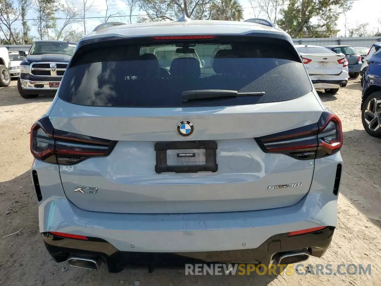 6 Photograph of a damaged car 5UX43DP09N9K72389 BMW X3 2022