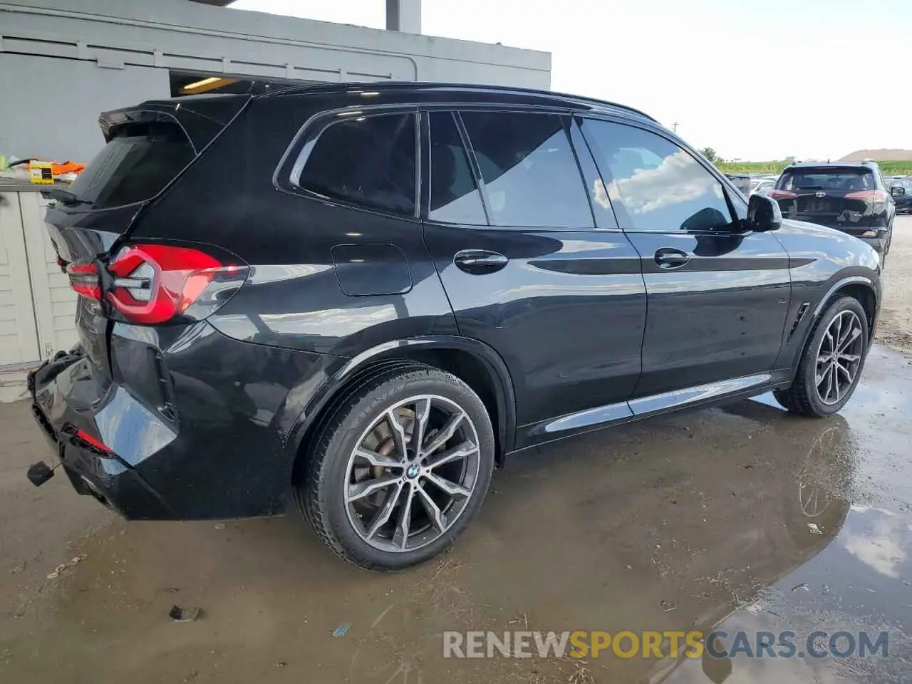 3 Photograph of a damaged car 5UX43DP09N9L19260 BMW X3 2022