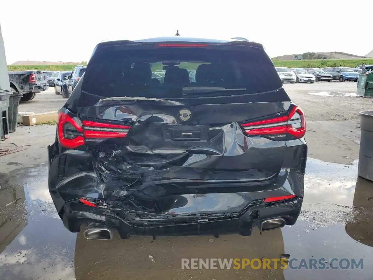 6 Photograph of a damaged car 5UX43DP09N9L19260 BMW X3 2022