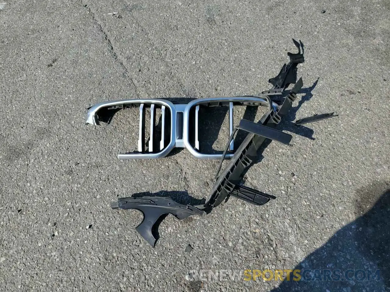 13 Photograph of a damaged car 5UX43DP0XN9J31234 BMW X3 2022