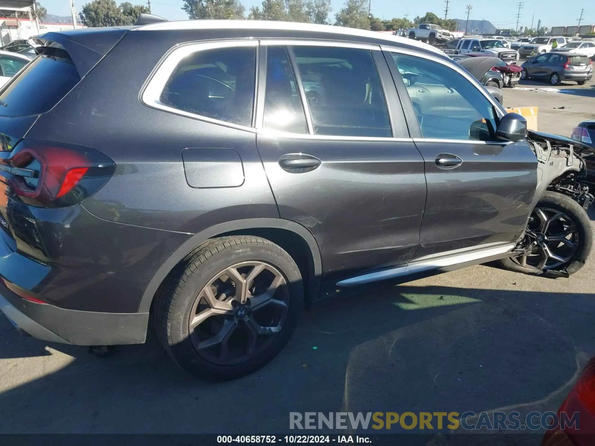 14 Photograph of a damaged car 5UX43DP0XN9J97749 BMW X3 2022