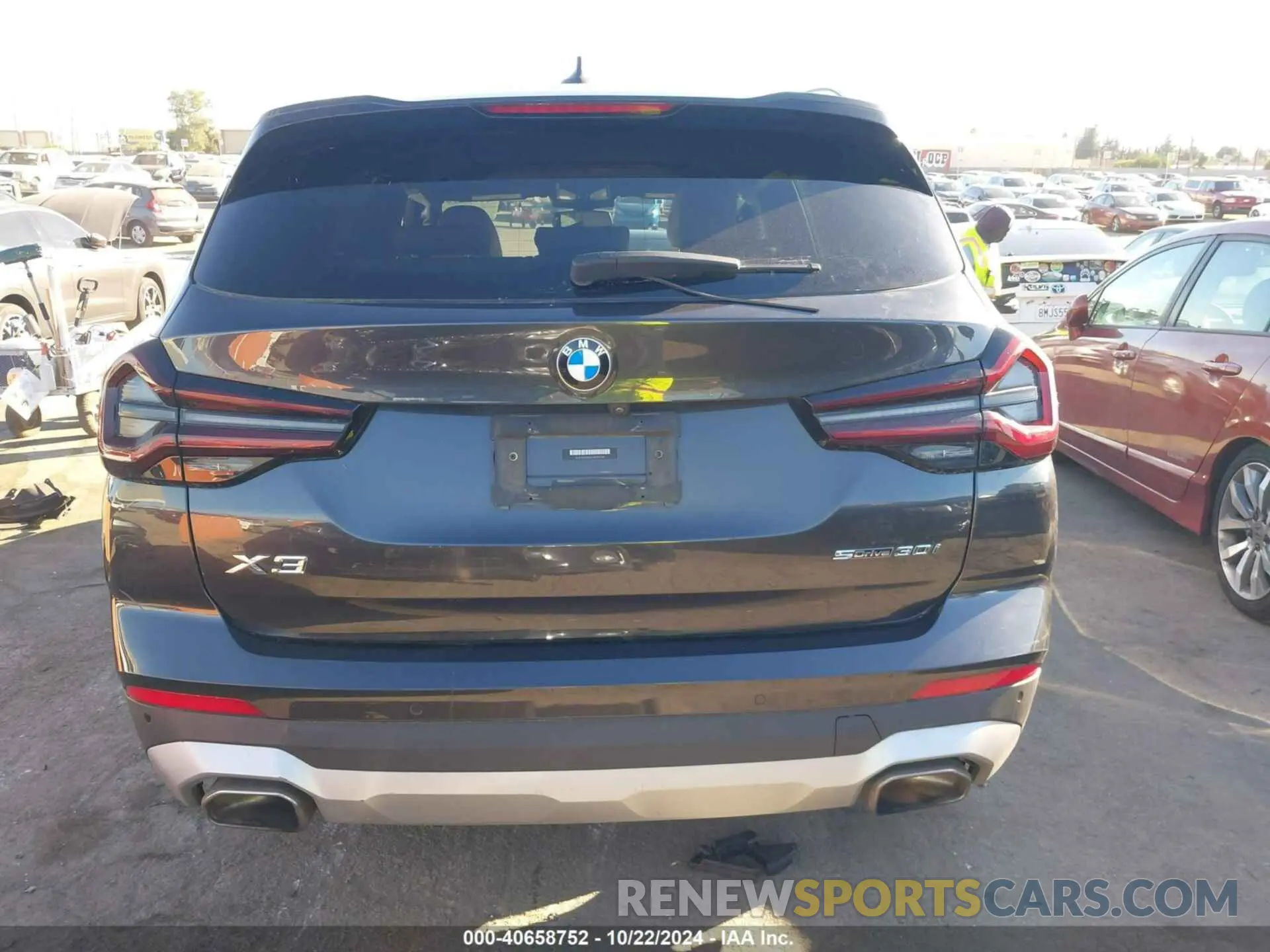 17 Photograph of a damaged car 5UX43DP0XN9J97749 BMW X3 2022