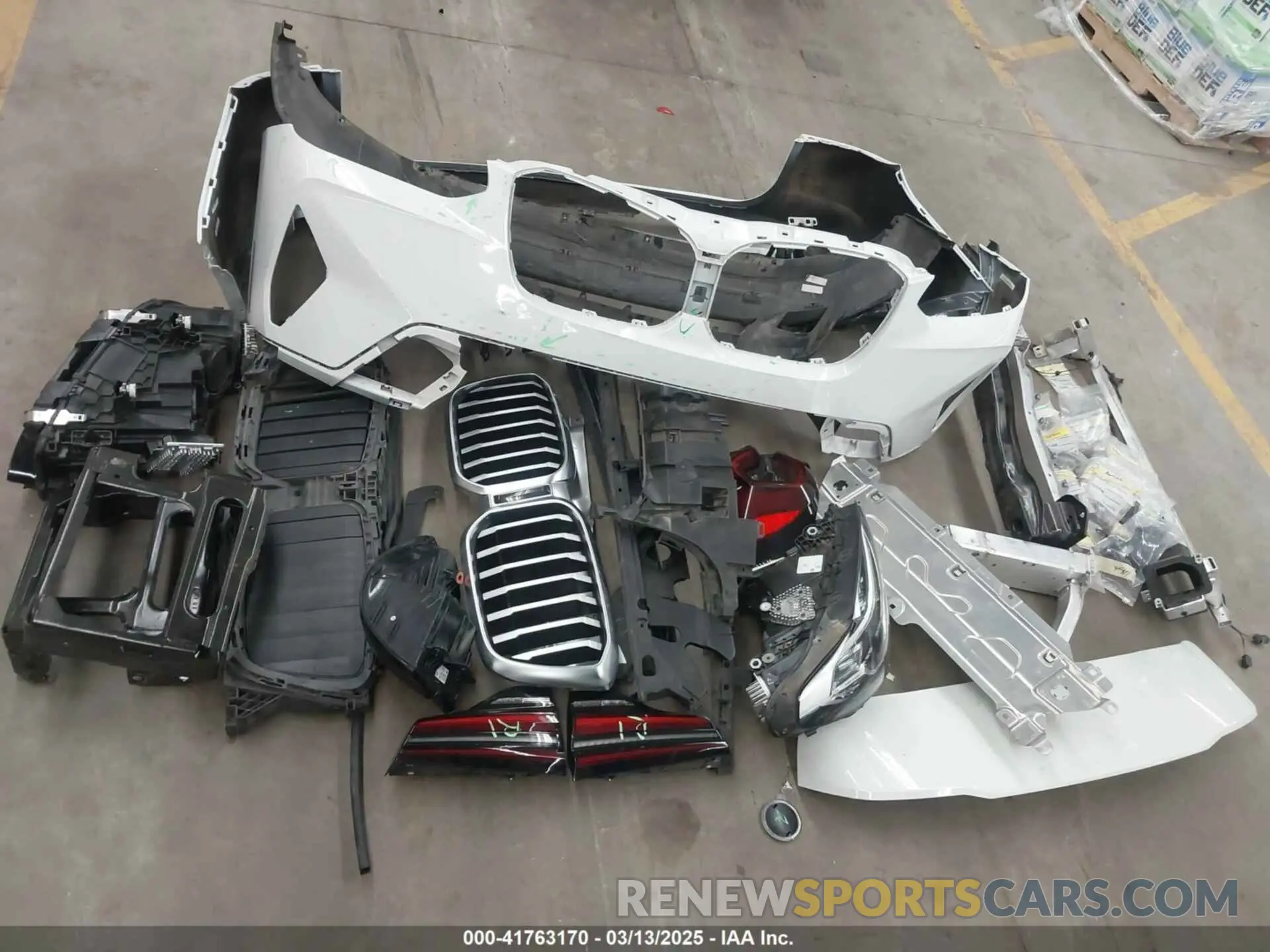 12 Photograph of a damaged car 5UX43DP0XN9K11388 BMW X3 2022
