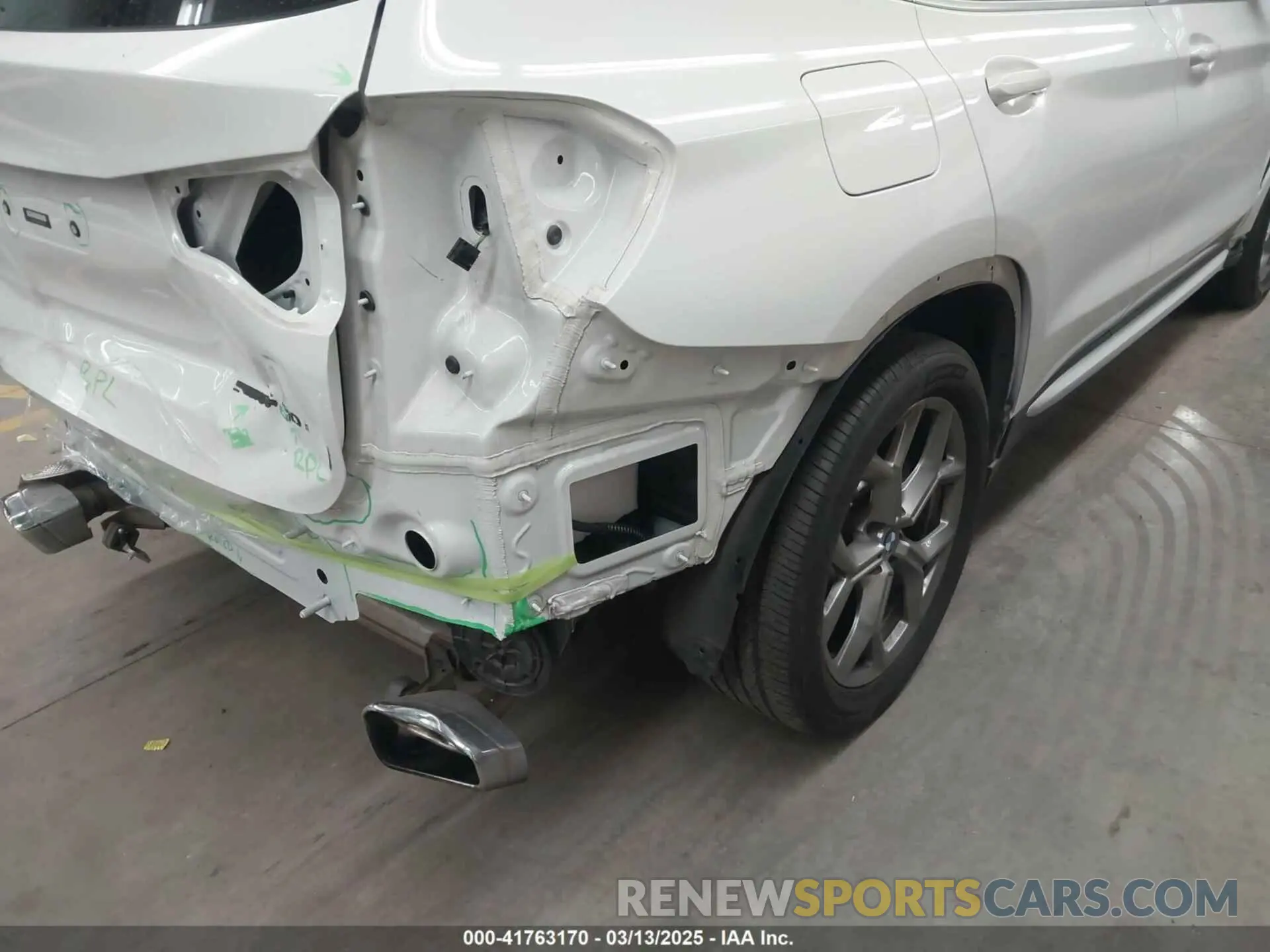 20 Photograph of a damaged car 5UX43DP0XN9K11388 BMW X3 2022