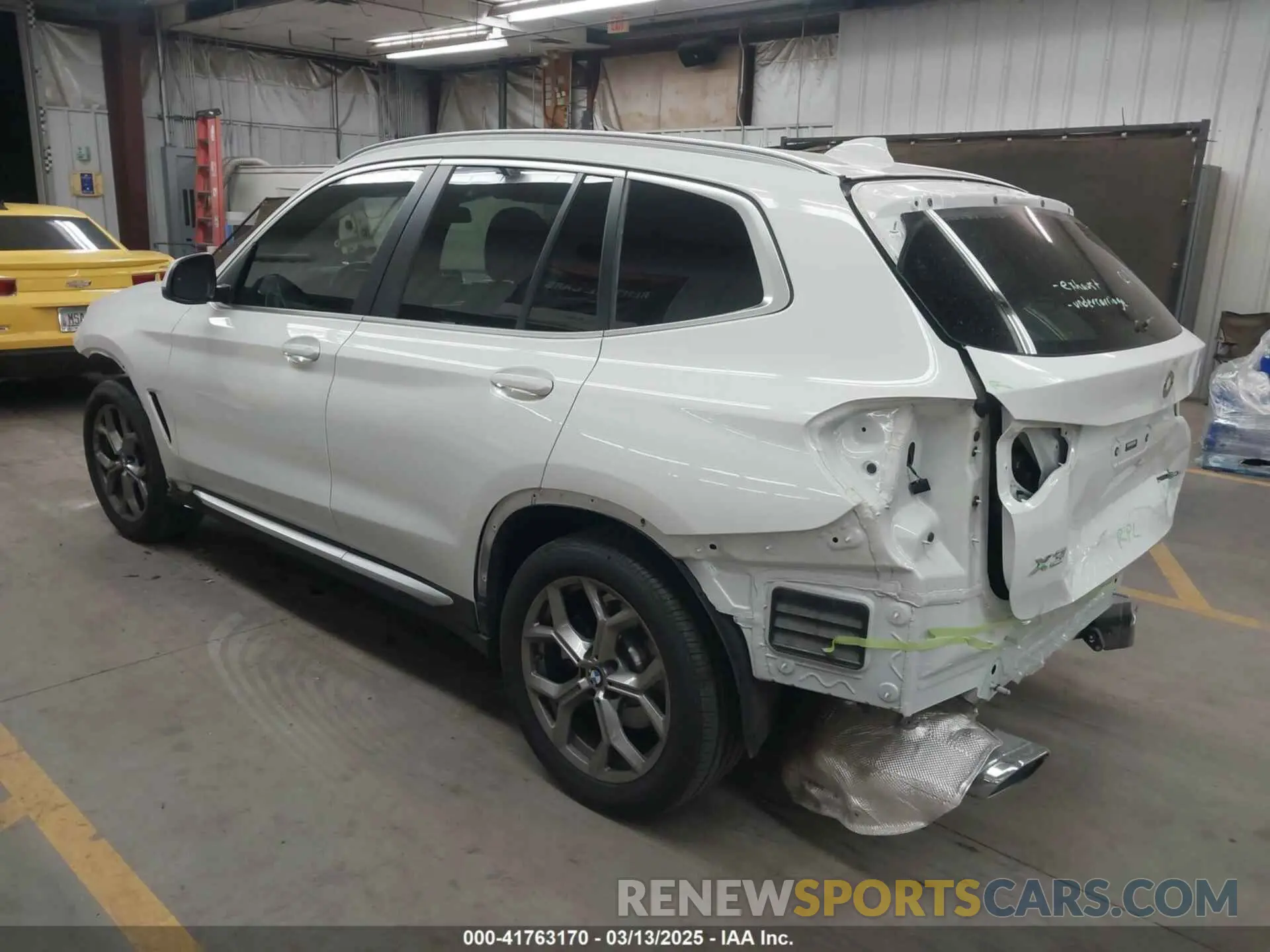 3 Photograph of a damaged car 5UX43DP0XN9K11388 BMW X3 2022