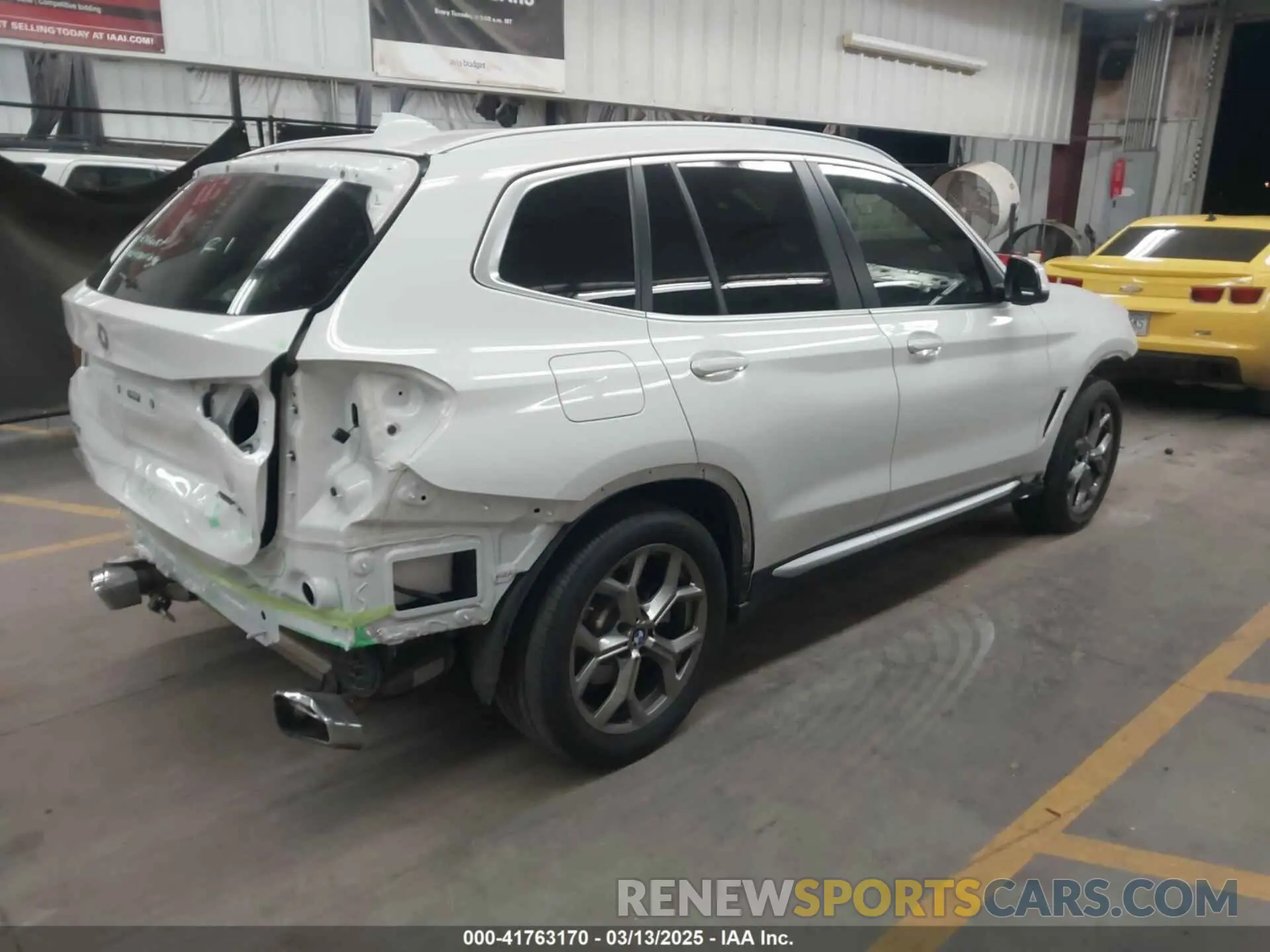 4 Photograph of a damaged car 5UX43DP0XN9K11388 BMW X3 2022