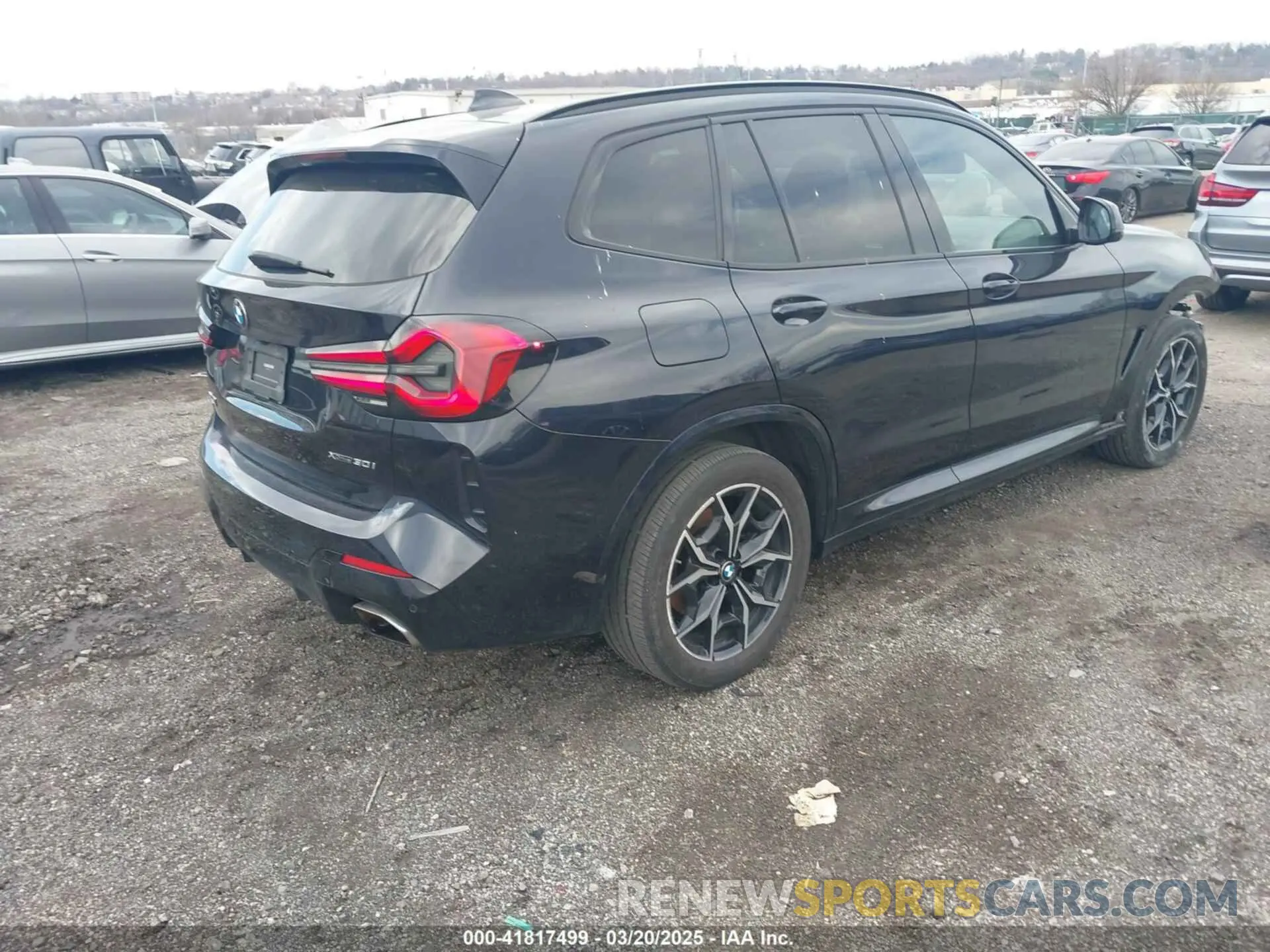 4 Photograph of a damaged car 5UX53DP00N9L98130 BMW X3 2022