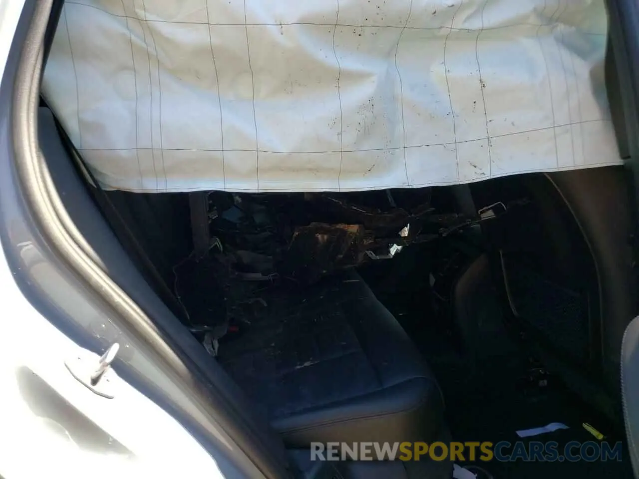 6 Photograph of a damaged car 5UX53DP00N9M29201 BMW X3 2022