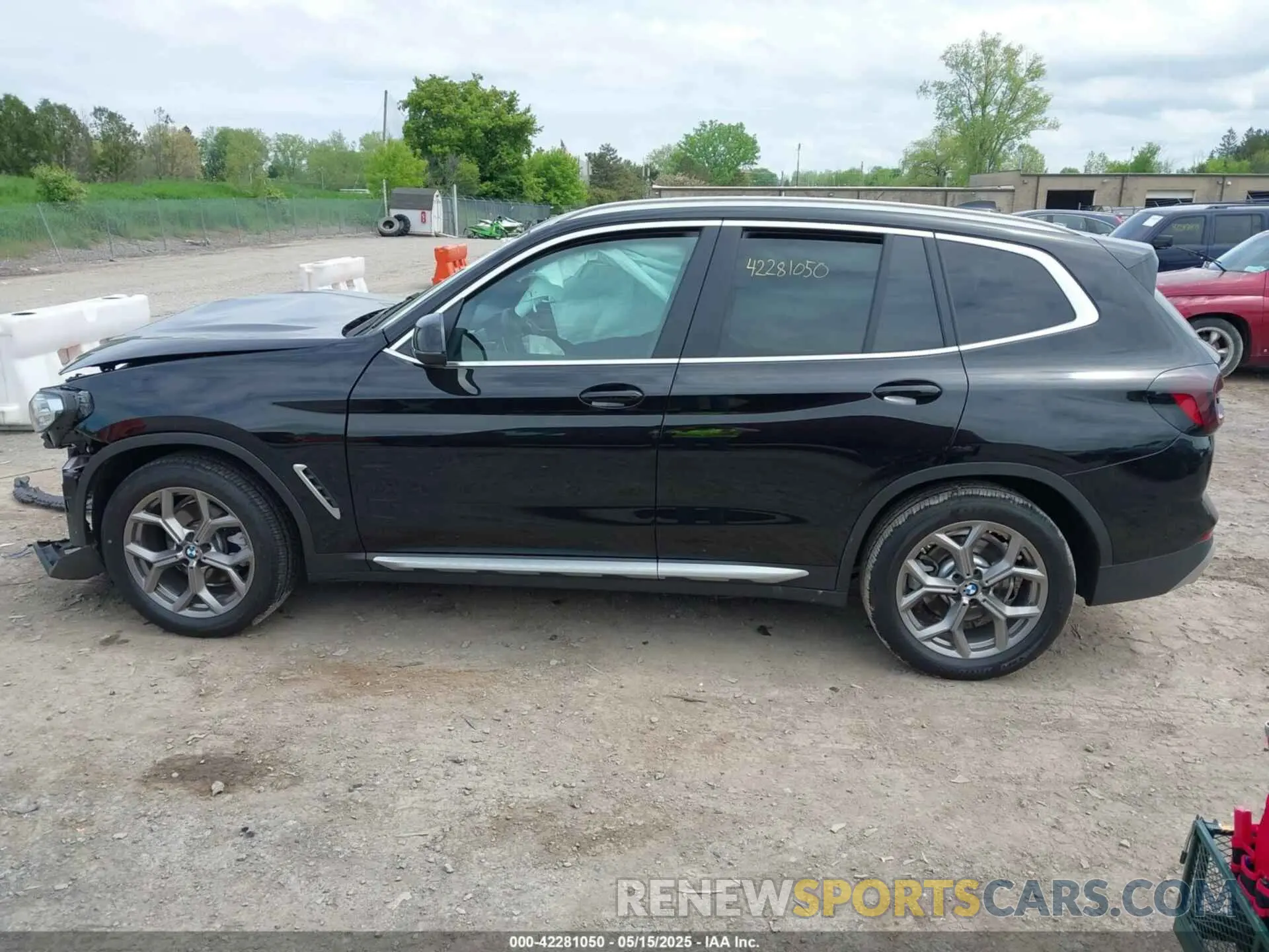 15 Photograph of a damaged car 5UX53DP00N9M80648 BMW X3 2022