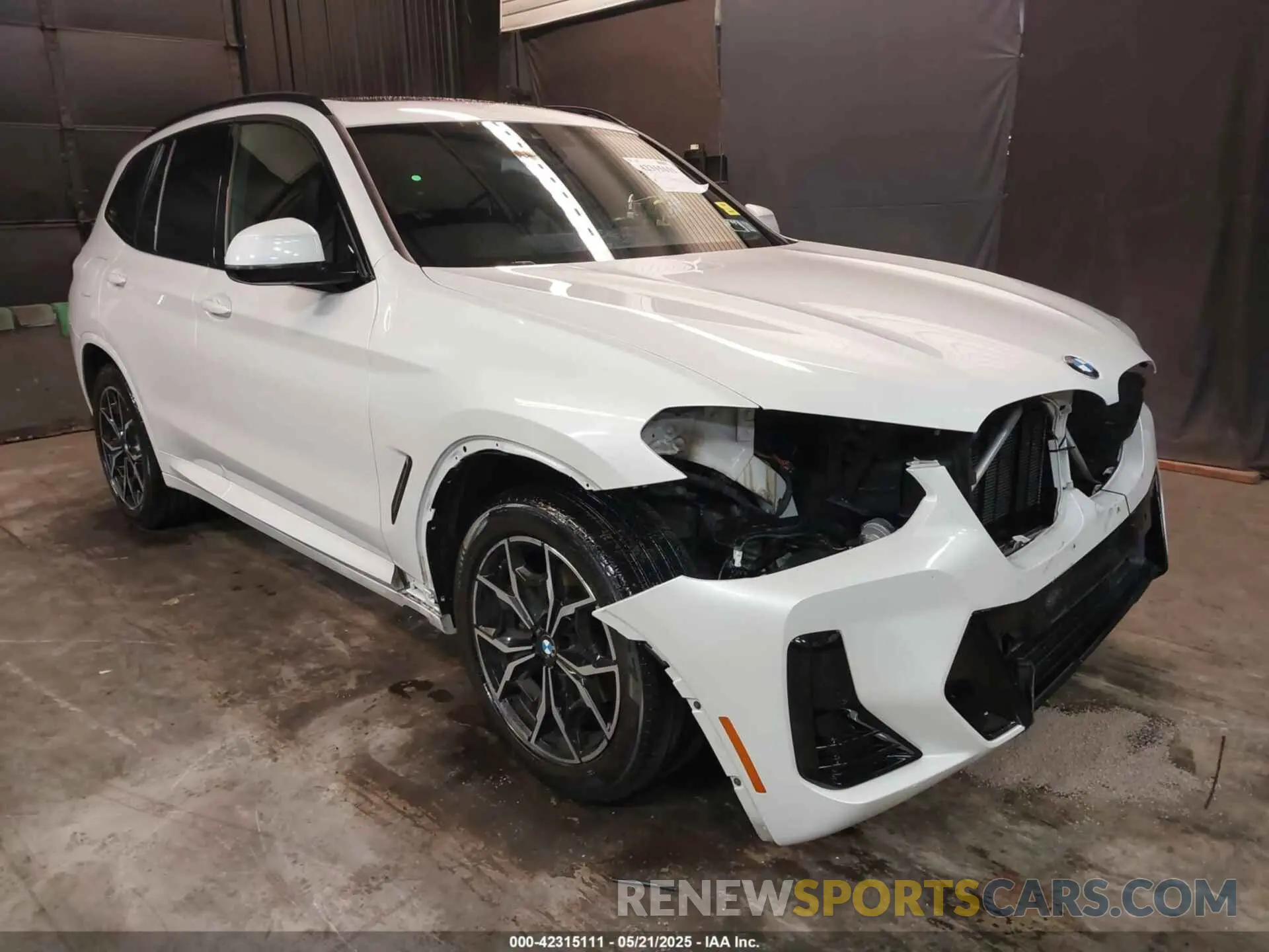 1 Photograph of a damaged car 5UX53DP00N9M86496 BMW X3 2022