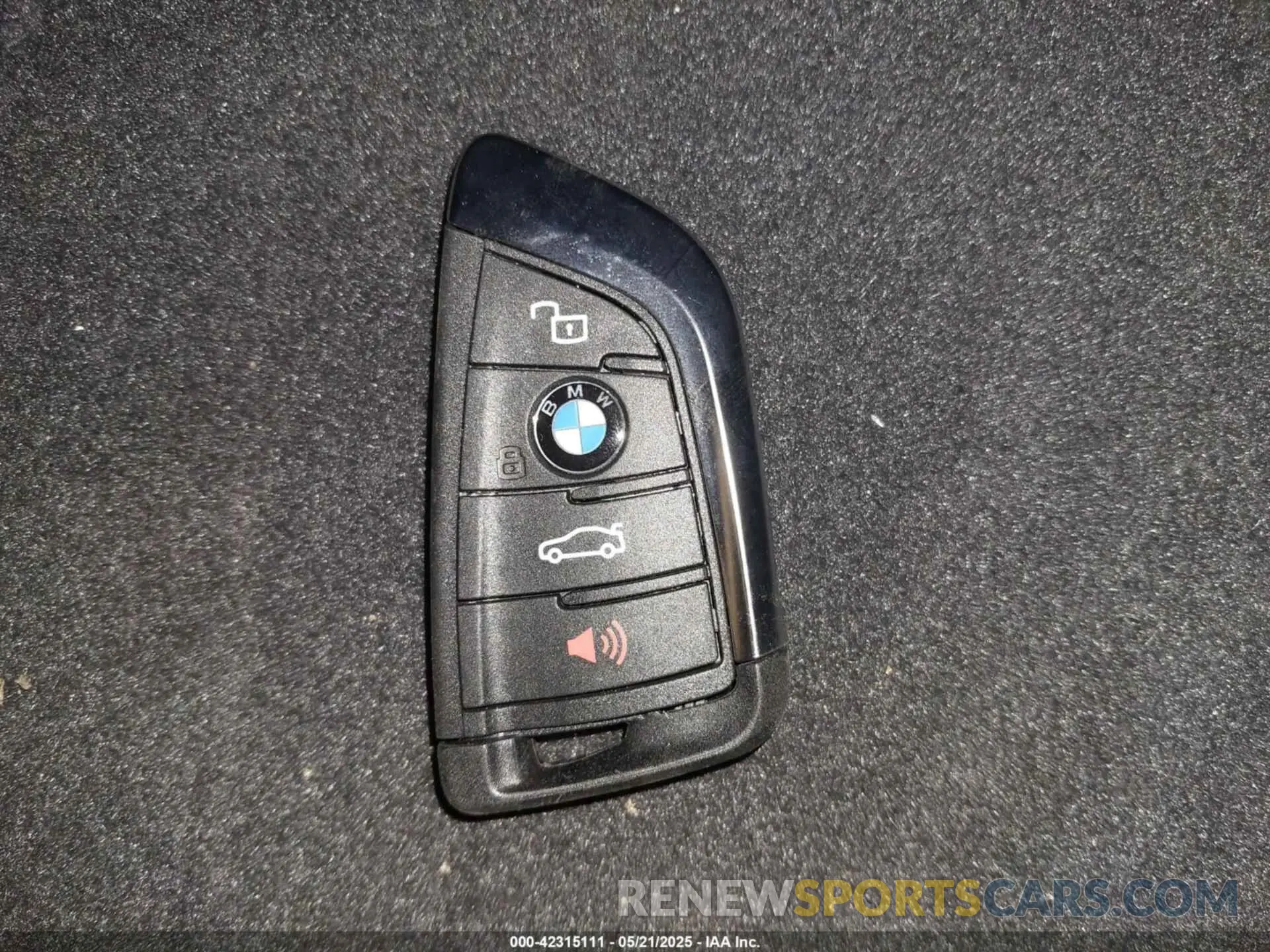 11 Photograph of a damaged car 5UX53DP00N9M86496 BMW X3 2022