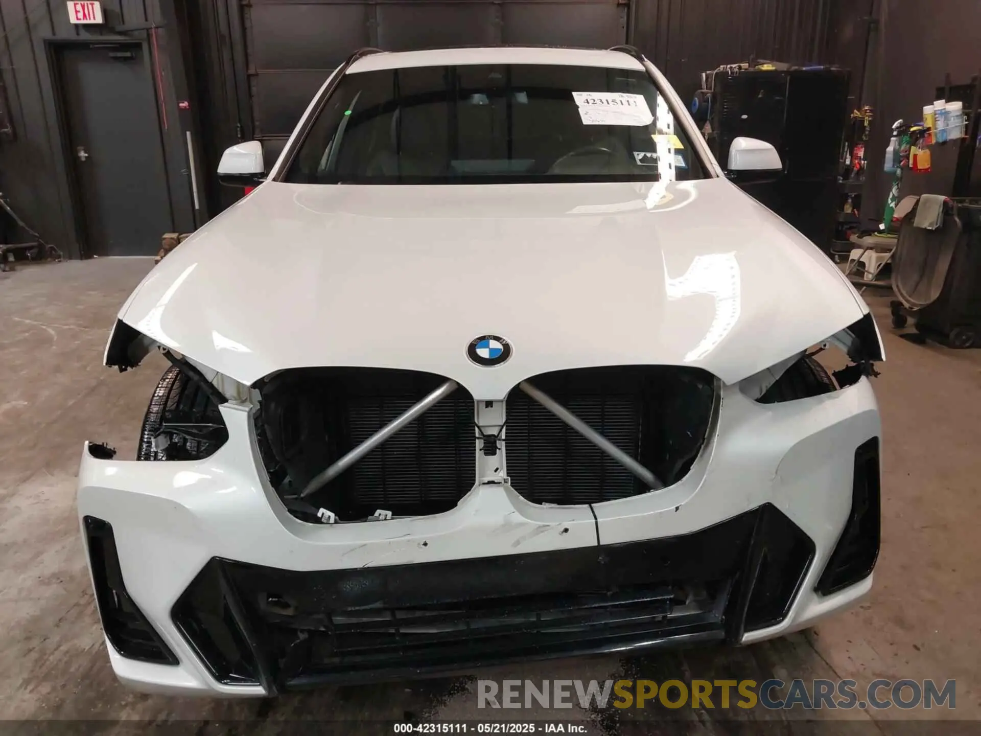 6 Photograph of a damaged car 5UX53DP00N9M86496 BMW X3 2022