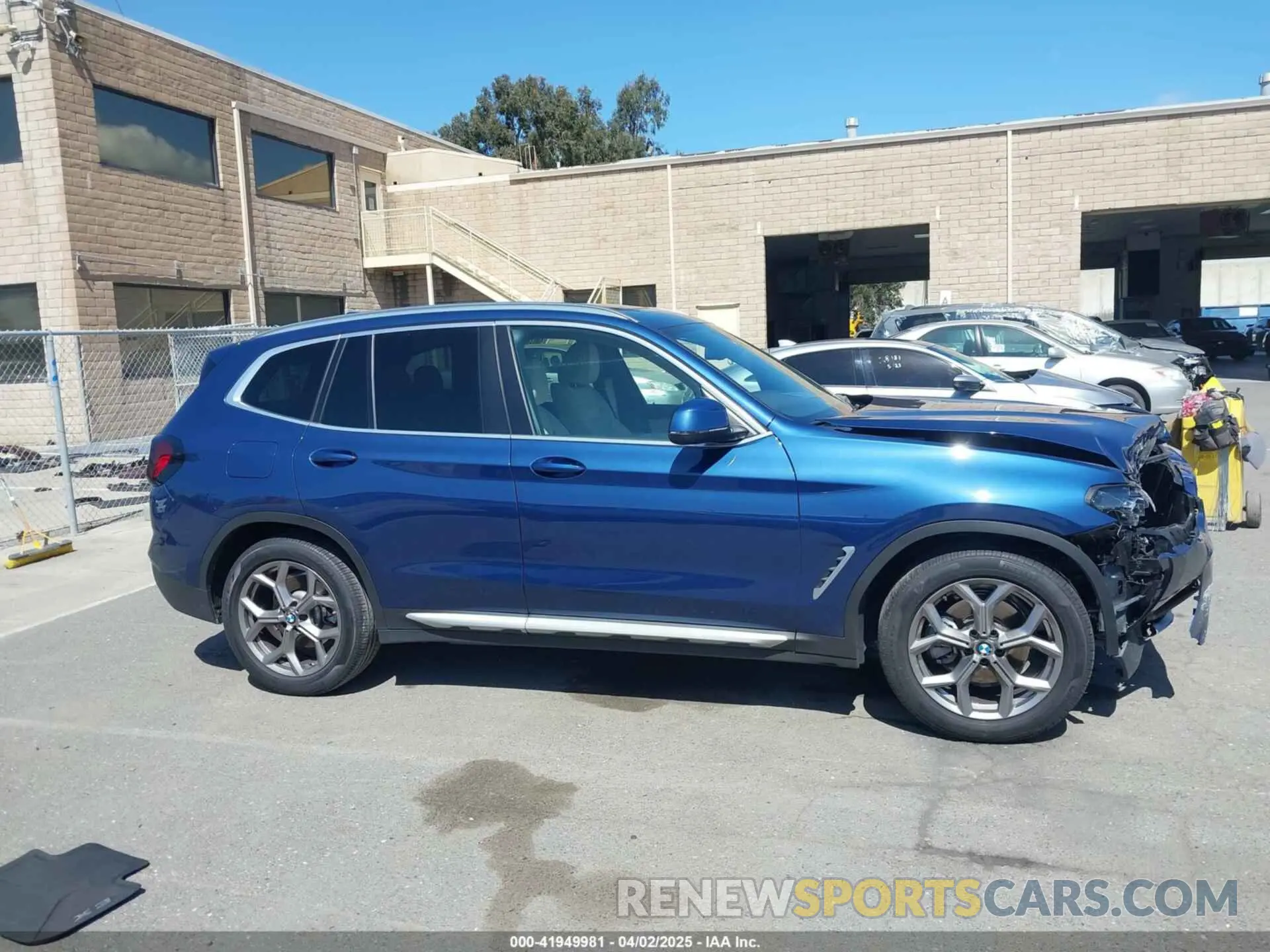 13 Photograph of a damaged car 5UX53DP00N9M88510 BMW X3 2022