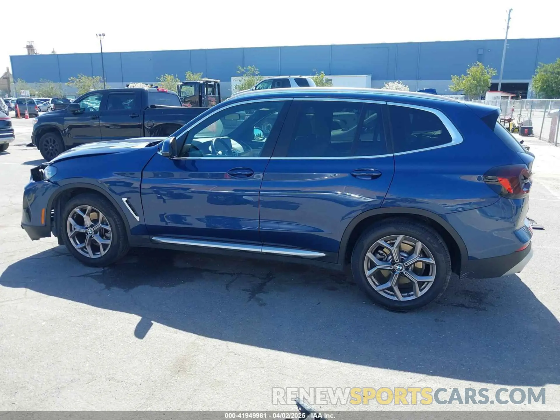 14 Photograph of a damaged car 5UX53DP00N9M88510 BMW X3 2022