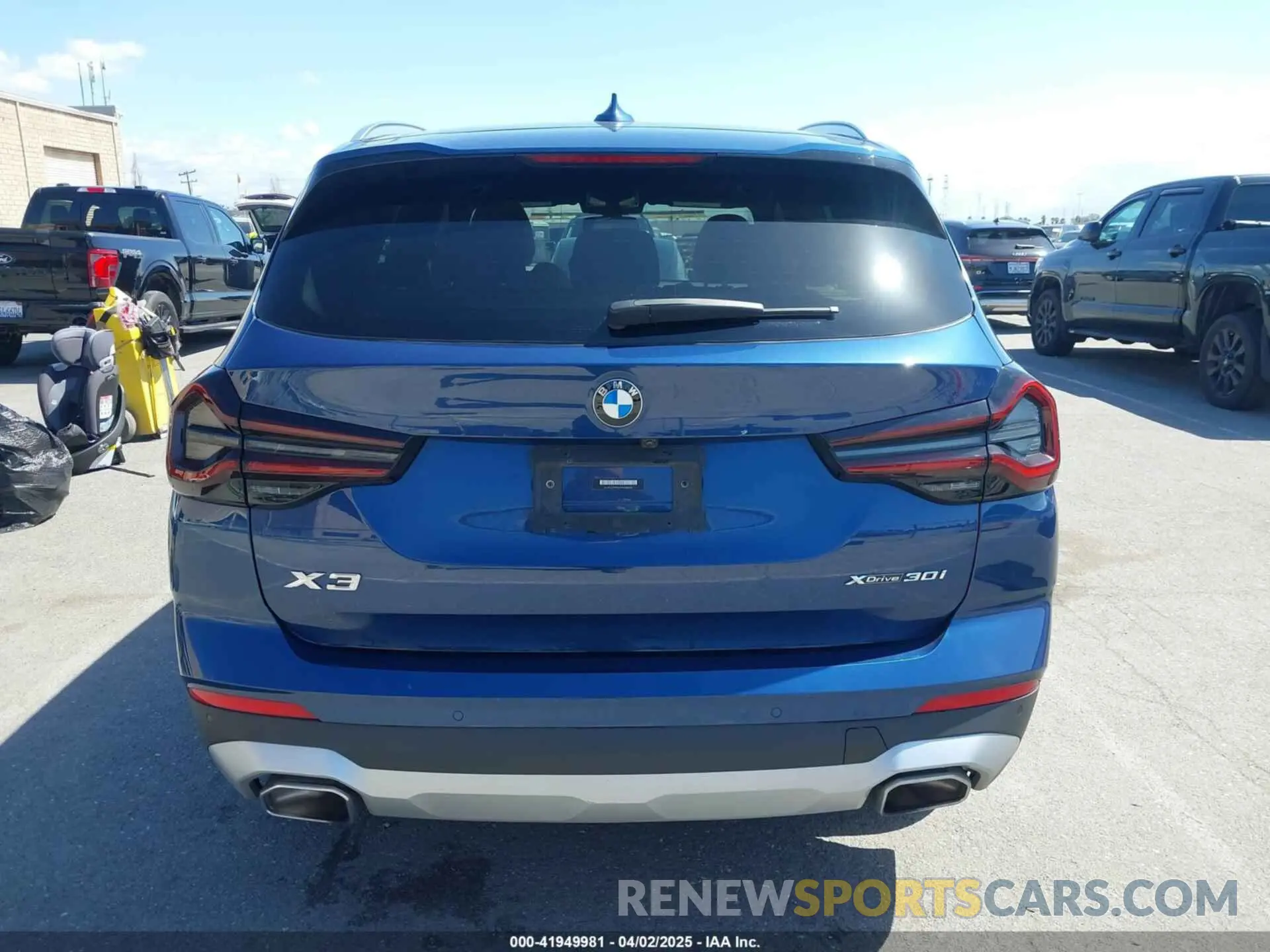 16 Photograph of a damaged car 5UX53DP00N9M88510 BMW X3 2022