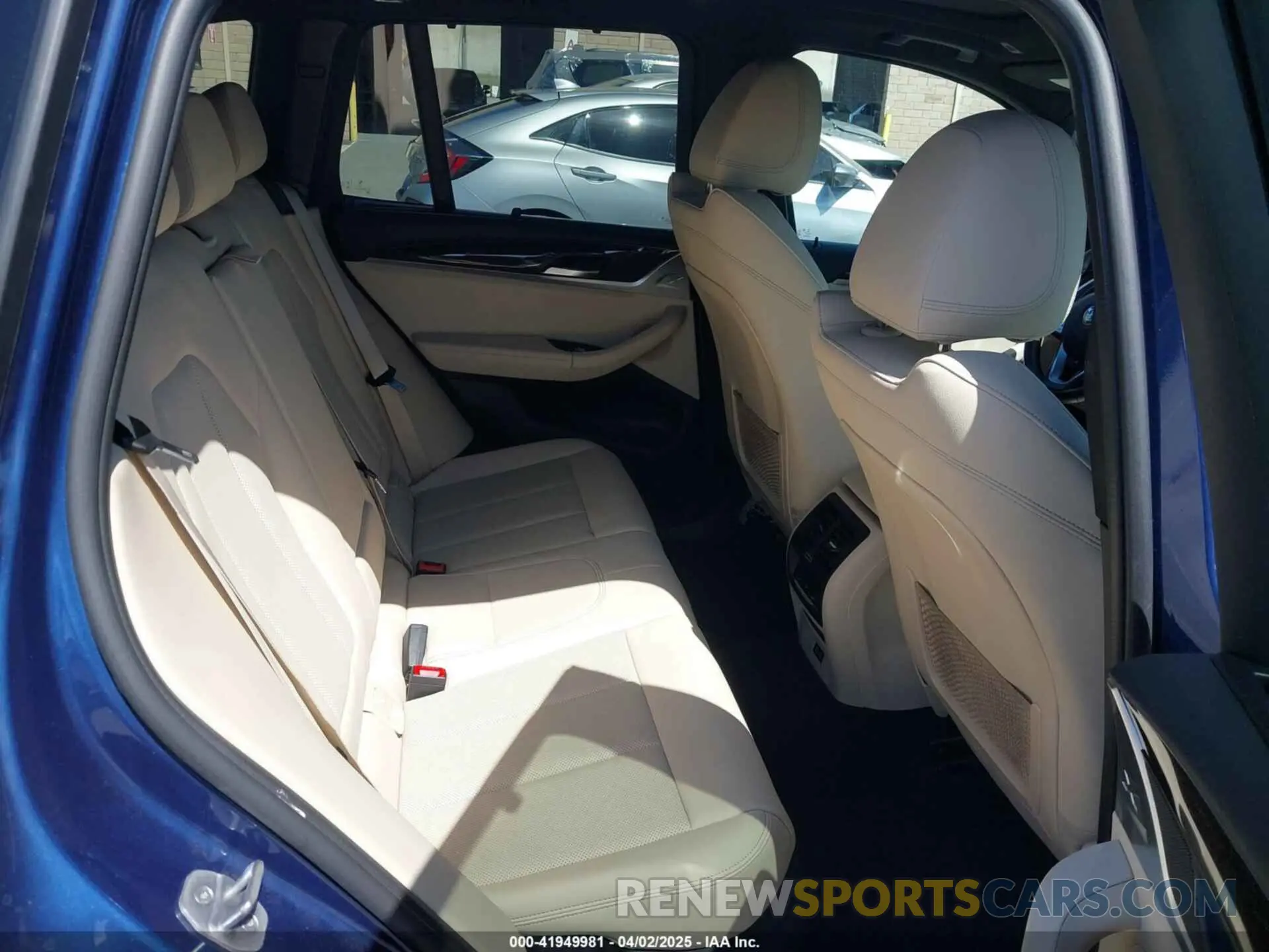 8 Photograph of a damaged car 5UX53DP00N9M88510 BMW X3 2022