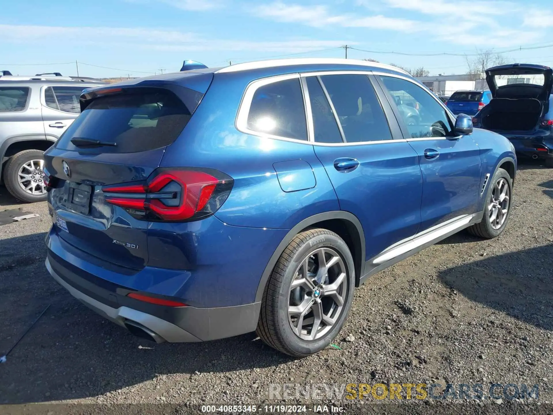 4 Photograph of a damaged car 5UX53DP01N9J64711 BMW X3 2022