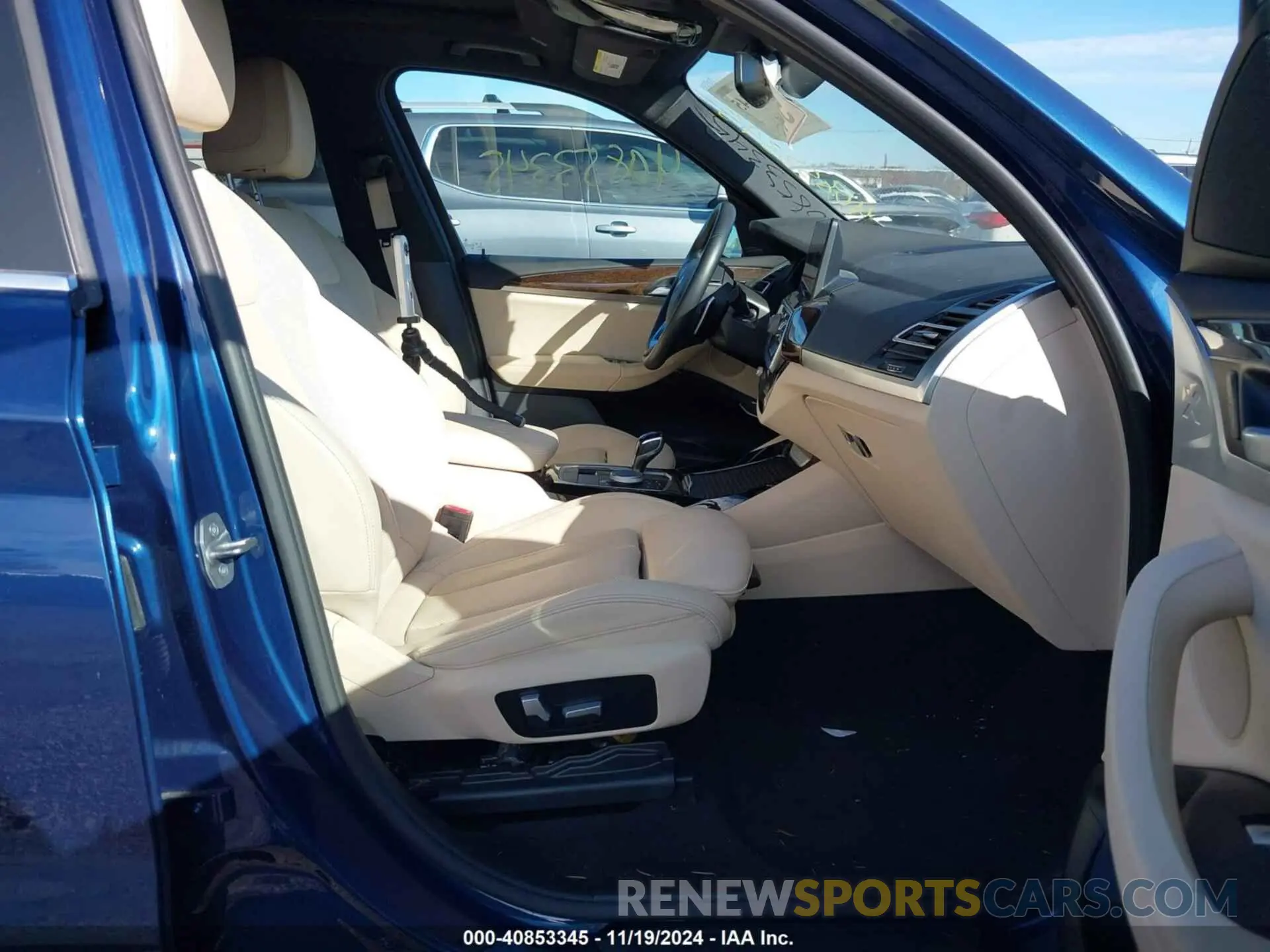 5 Photograph of a damaged car 5UX53DP01N9J64711 BMW X3 2022