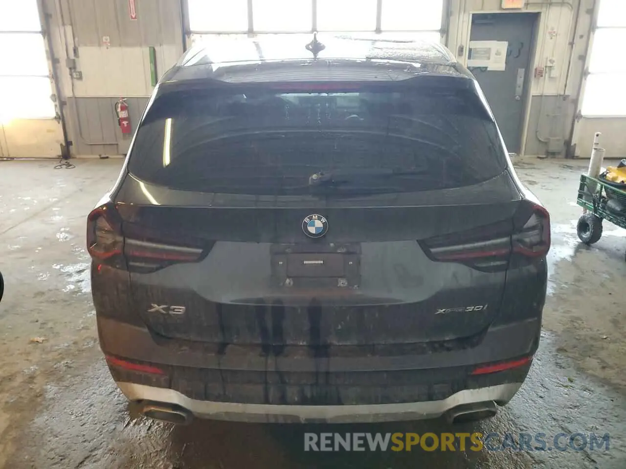 6 Photograph of a damaged car 5UX53DP01N9K71578 BMW X3 2022