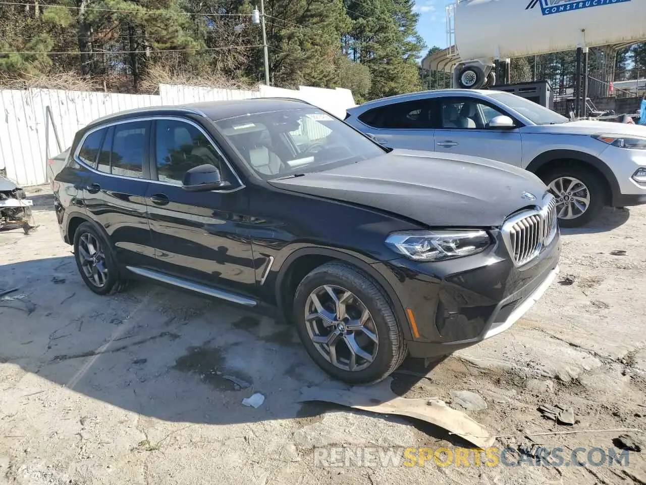 4 Photograph of a damaged car 5UX53DP01N9N23068 BMW X3 2022