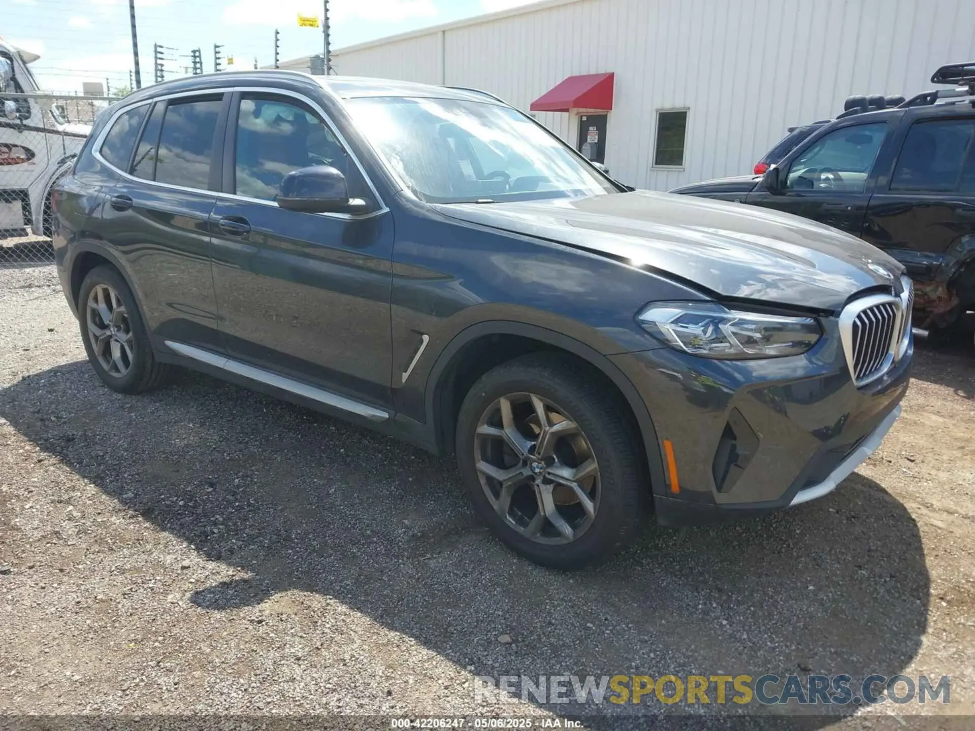 1 Photograph of a damaged car 5UX53DP01N9N40260 BMW X3 2022