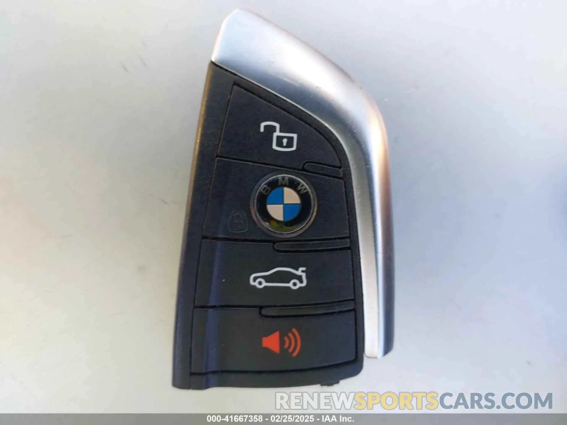 11 Photograph of a damaged car 5UX53DP02N9H43452 BMW X3 2022