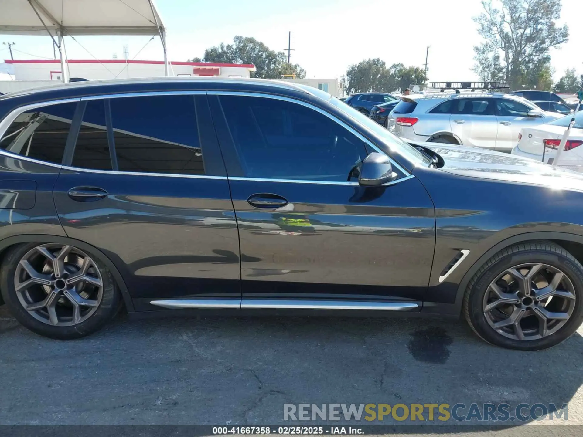 13 Photograph of a damaged car 5UX53DP02N9H43452 BMW X3 2022