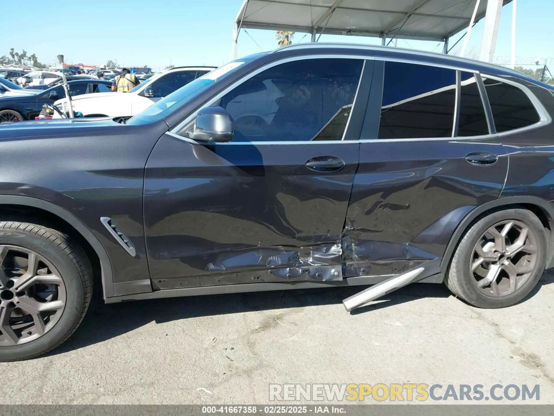 14 Photograph of a damaged car 5UX53DP02N9H43452 BMW X3 2022
