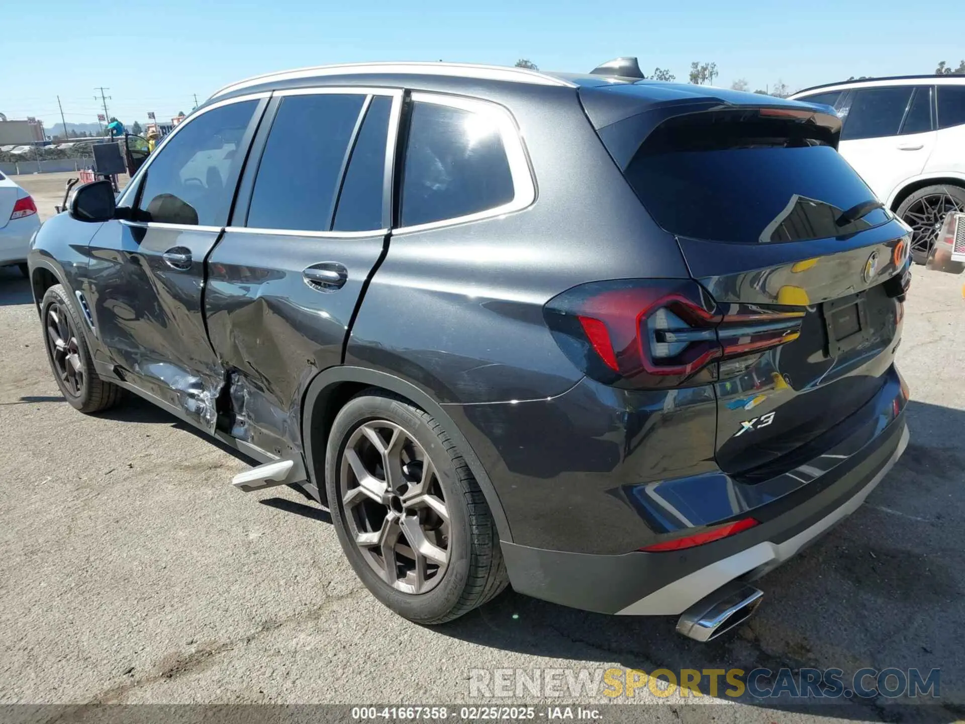3 Photograph of a damaged car 5UX53DP02N9H43452 BMW X3 2022