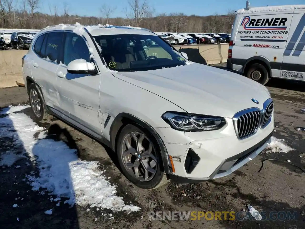 4 Photograph of a damaged car 5UX53DP02N9K14404 BMW X3 2022