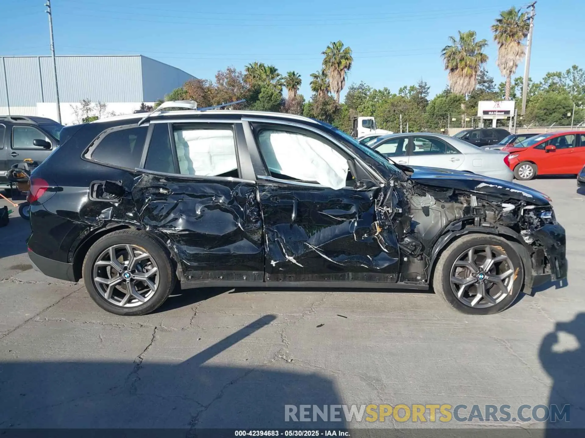 14 Photograph of a damaged car 5UX53DP02N9L46840 BMW X3 2022