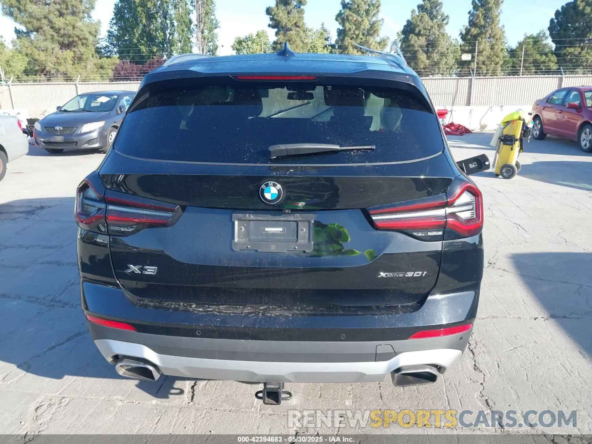 17 Photograph of a damaged car 5UX53DP02N9L46840 BMW X3 2022