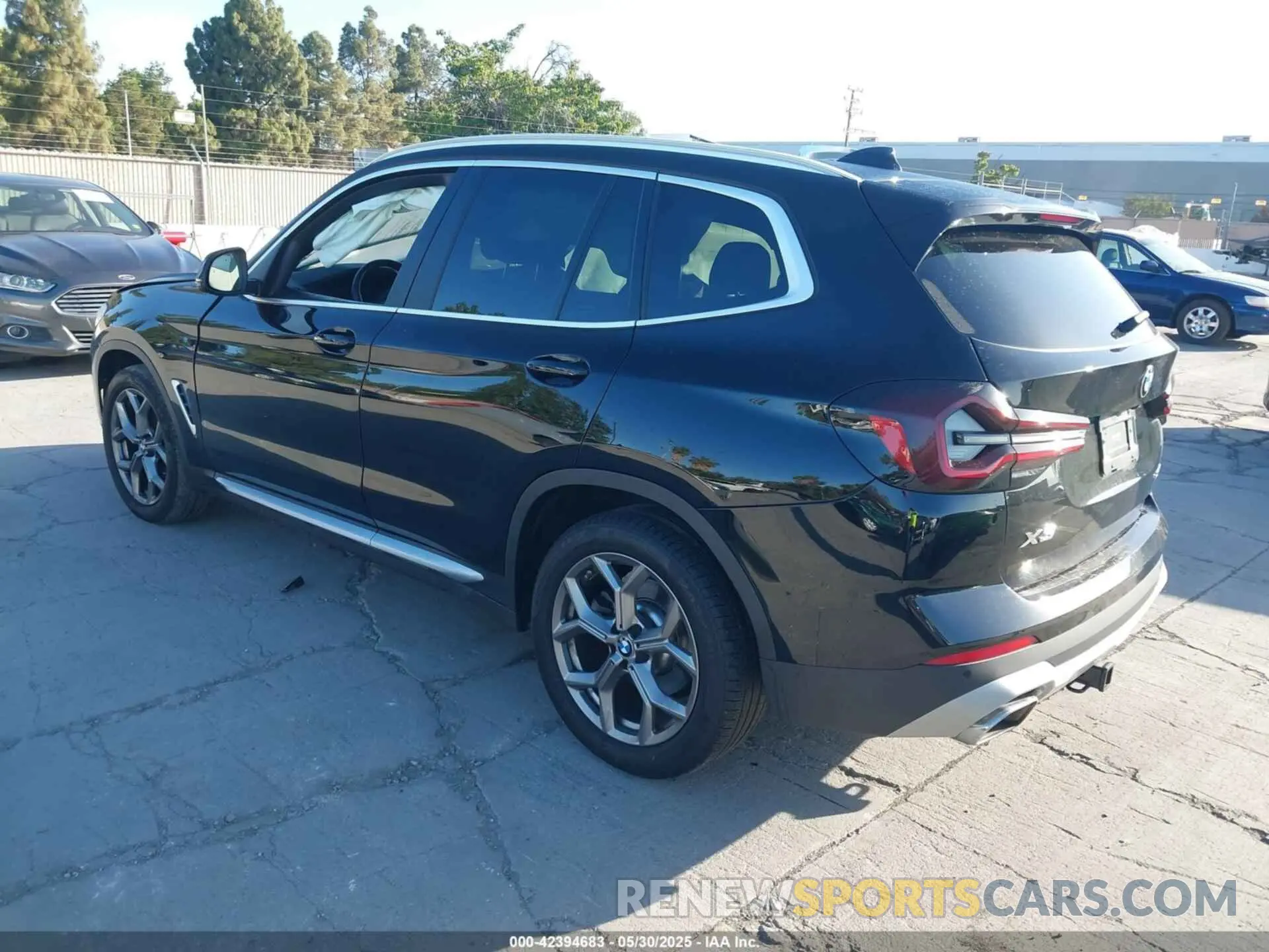 3 Photograph of a damaged car 5UX53DP02N9L46840 BMW X3 2022
