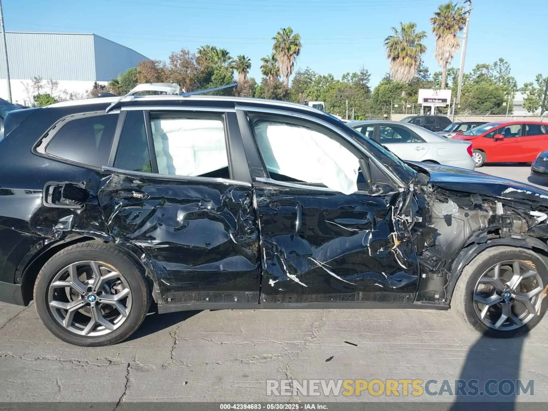 6 Photograph of a damaged car 5UX53DP02N9L46840 BMW X3 2022